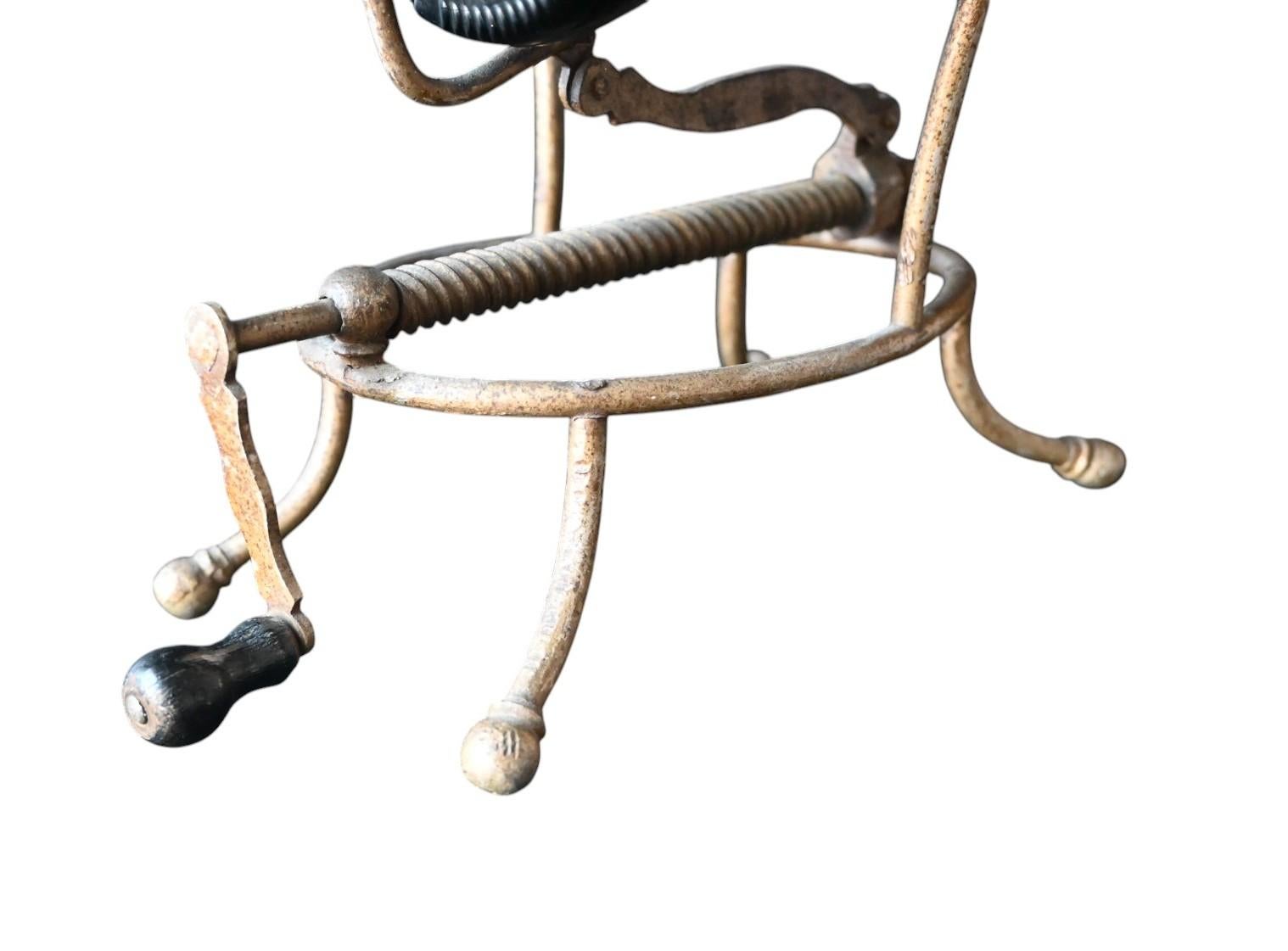 Antico decanter in ferro, versatore, portabottiglie, XIX secolo in vendita 1