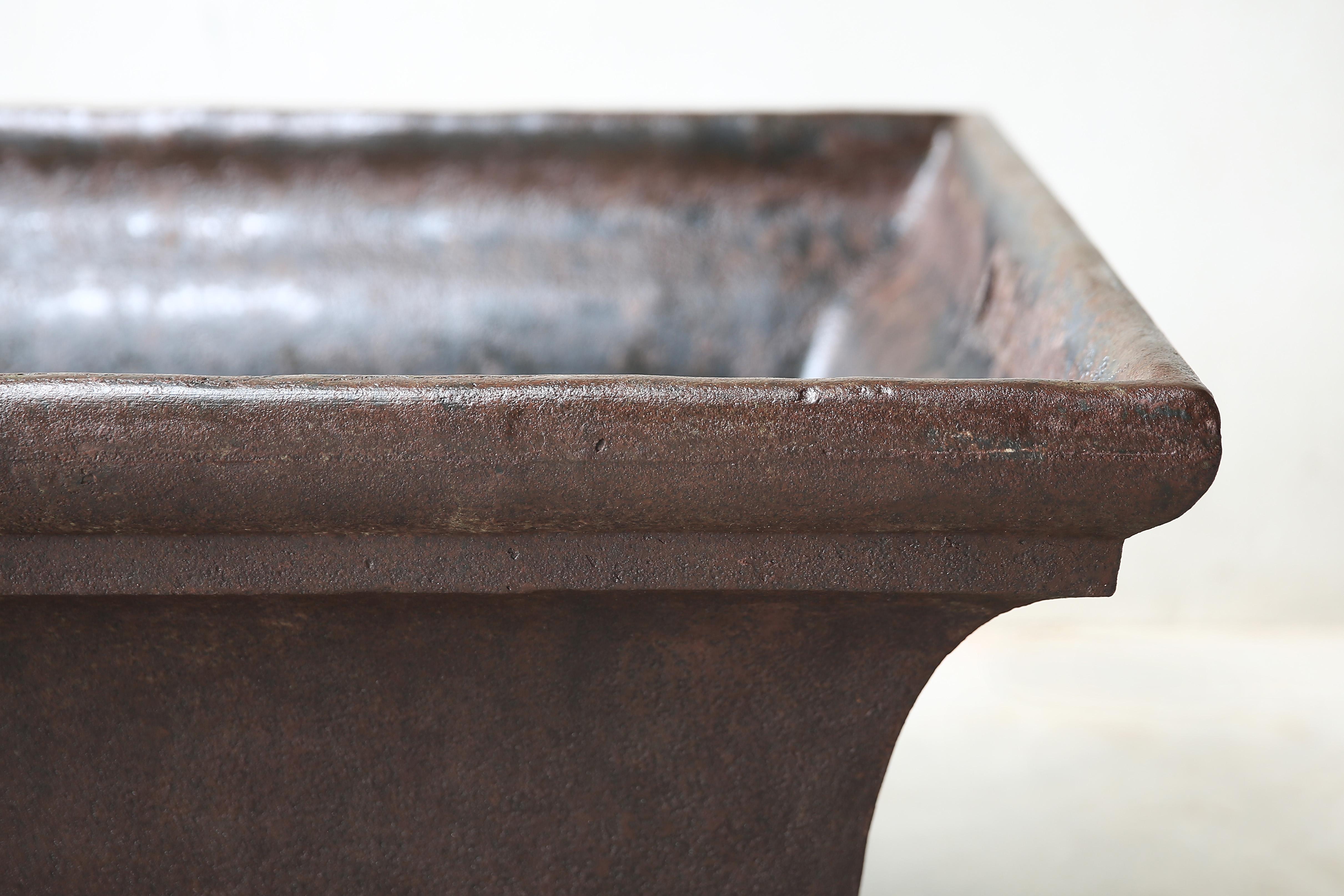 Antique Iron Drinking Trough from 1885 from Varigney Haute Saone, French trough In Good Condition For Sale In Made, NL