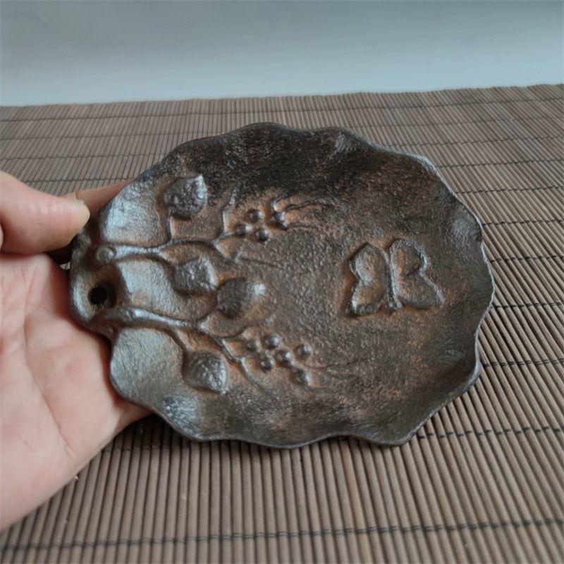 Antique Iron Engraving Butterfly, Flowers, and Leaves Shape Plate – A Symbol of Beauty and Transformation

This Antique Iron Plate is a stunning work of art, featuring engraved butterfly, flower, and leaf motifs that represent natural beauty,