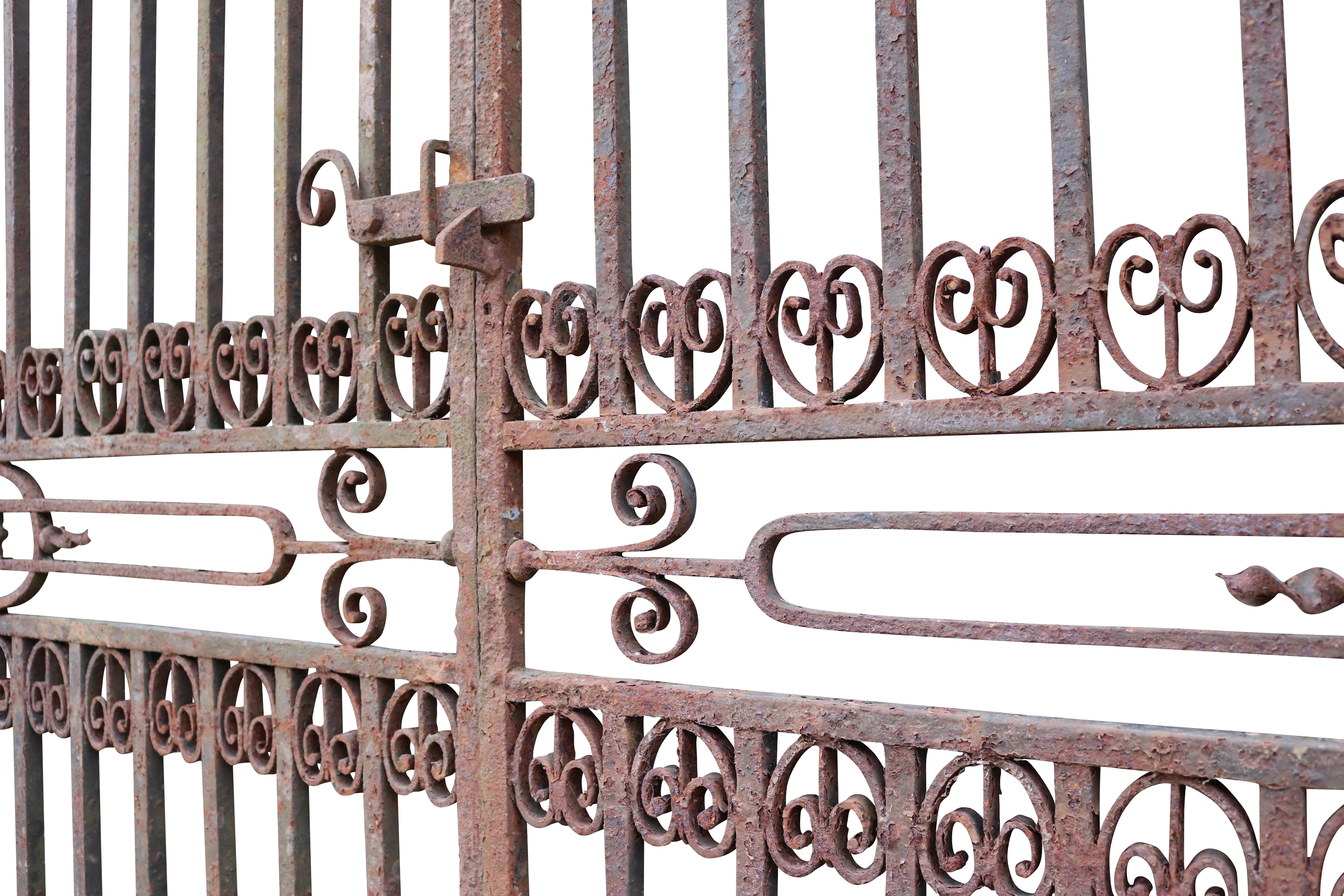 Gates d'entrée anciennes en fer Bon état - En vente à Wormelow, Herefordshire