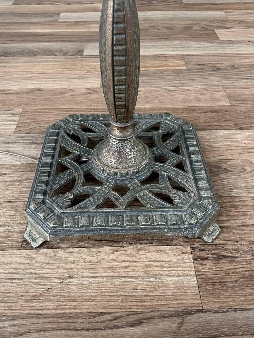 Antike Stehlampe aus Eisen mit Original-Schirm 3