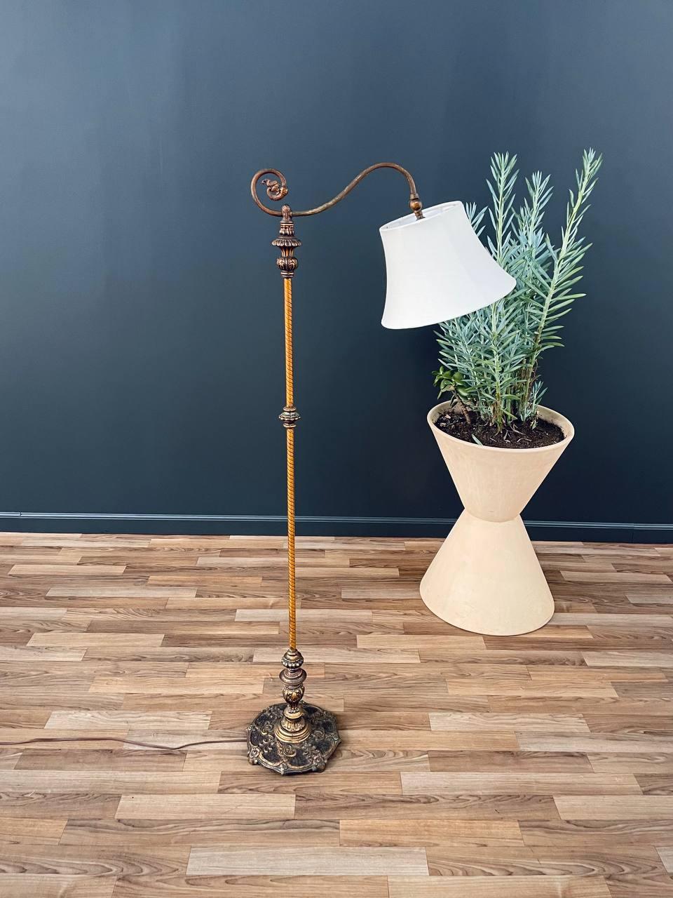 Condition: New Linen Shade

Materials: Patinated Iron, New Linen Shade
