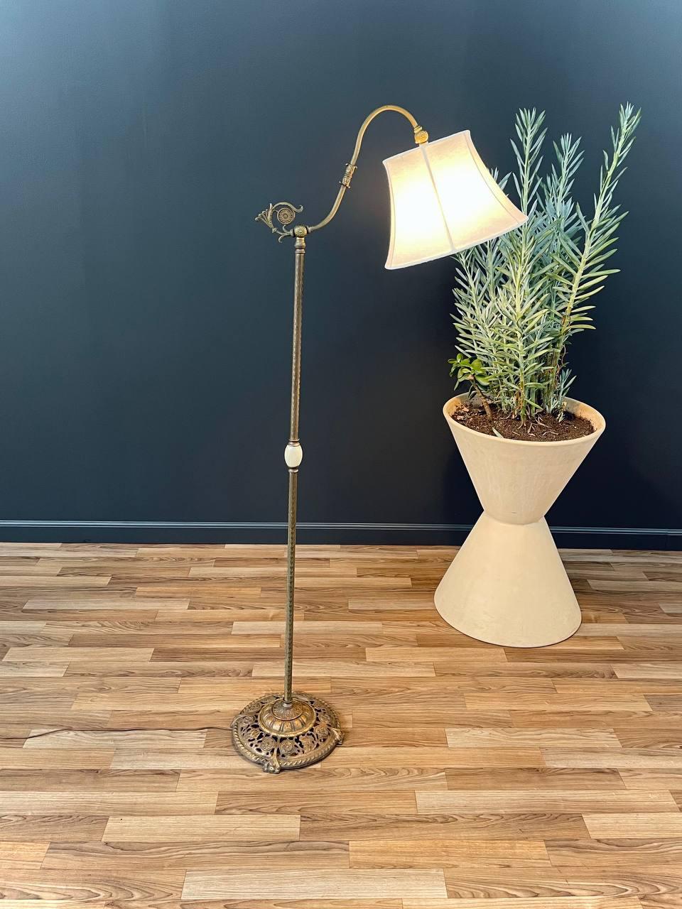Art déco Lampadaire en fer ancien avec abat-jour d'origine en vente