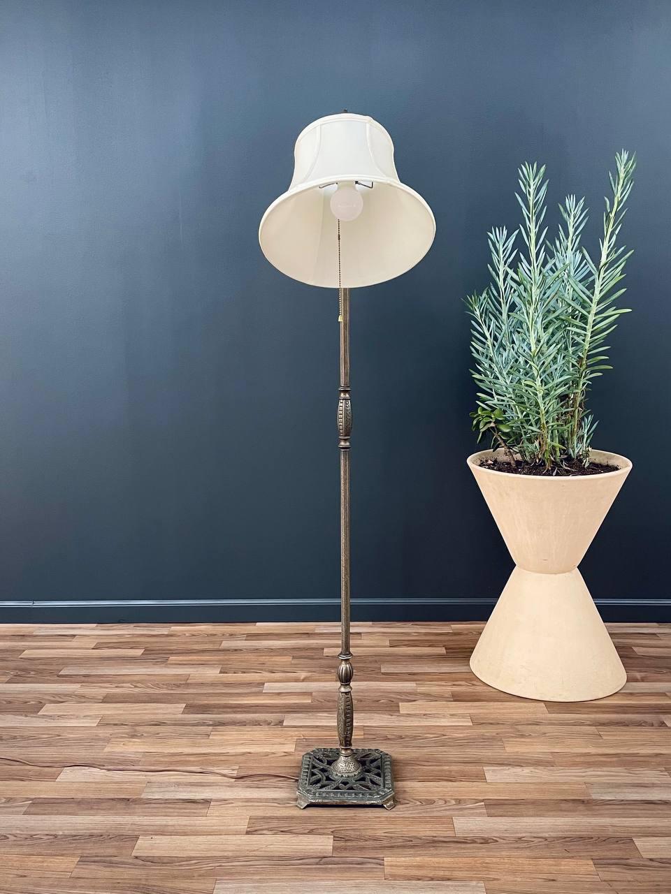 Antike Stehlampe aus Eisen mit Original-Schirm (Art déco)