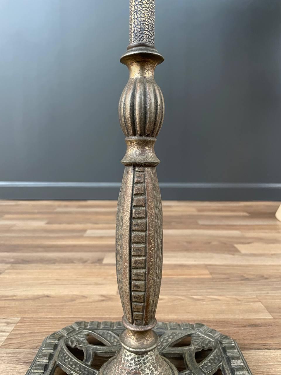 Antike Stehlampe aus Eisen mit Original-Schirm 2