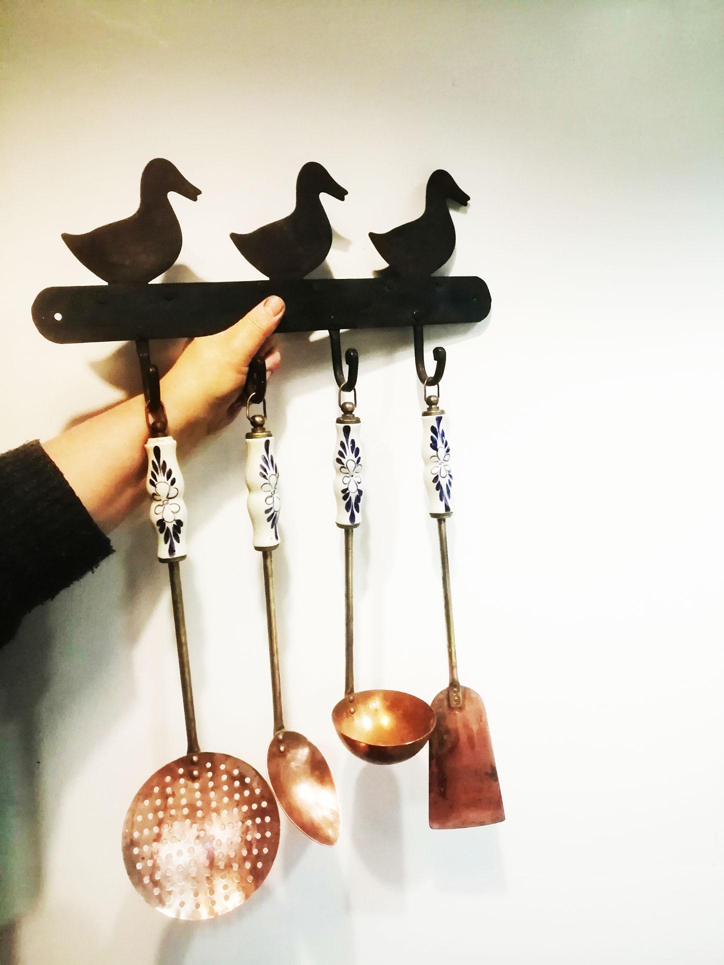 Old kitchen tools or utensils made of copper, ceramic and brass and Iron handmade hanging bar. Old kitchen appliances,

Early 20th century

Saucepan fork palette and serving pot

This set of utensils is ideal to decorate a kitchen of any