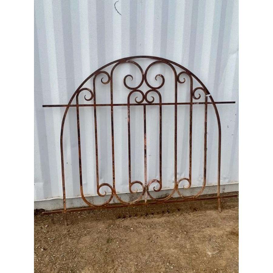 Antique Iron Gate with Arched Top In Good Condition For Sale In Scottsdale, AZ