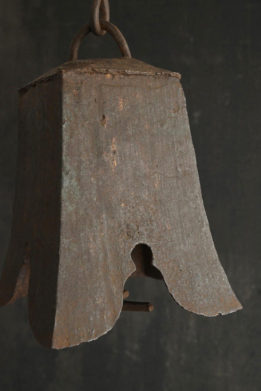 Ferro Antica campana pendente in ferro proveniente dal Giappone o dall'Asia orientale/inizio XX secolo in vendita