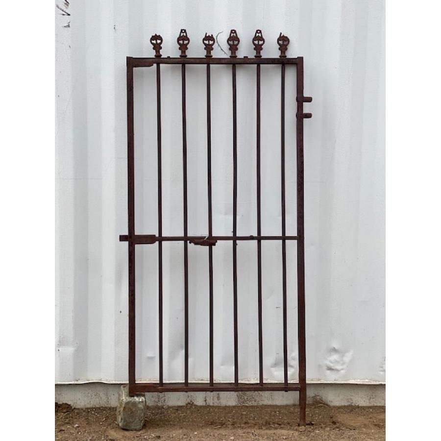 Antique Iron l'Orangerie Gate

Dimensions: 70”H x 34.25”W x 3”D

