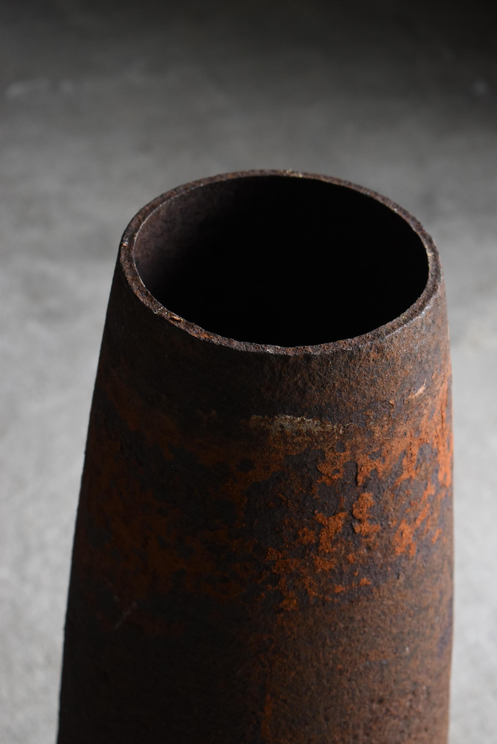Antique Iron Shell 1920s-1940s / Flower Vase Object Wabisabi In Good Condition In Sammu-shi, Chiba
