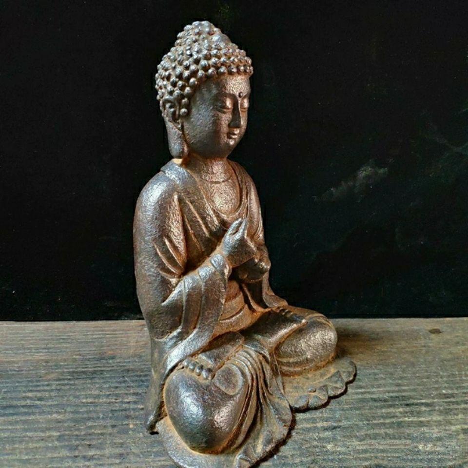 Old Iron Sitting Buddha Statue with Both Fists Putting Together In Fair Condition For Sale In 景德镇市, CN