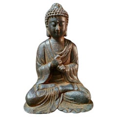 Statue de Bouddha assise en fer antique, les deux pattes se tenant ensemble