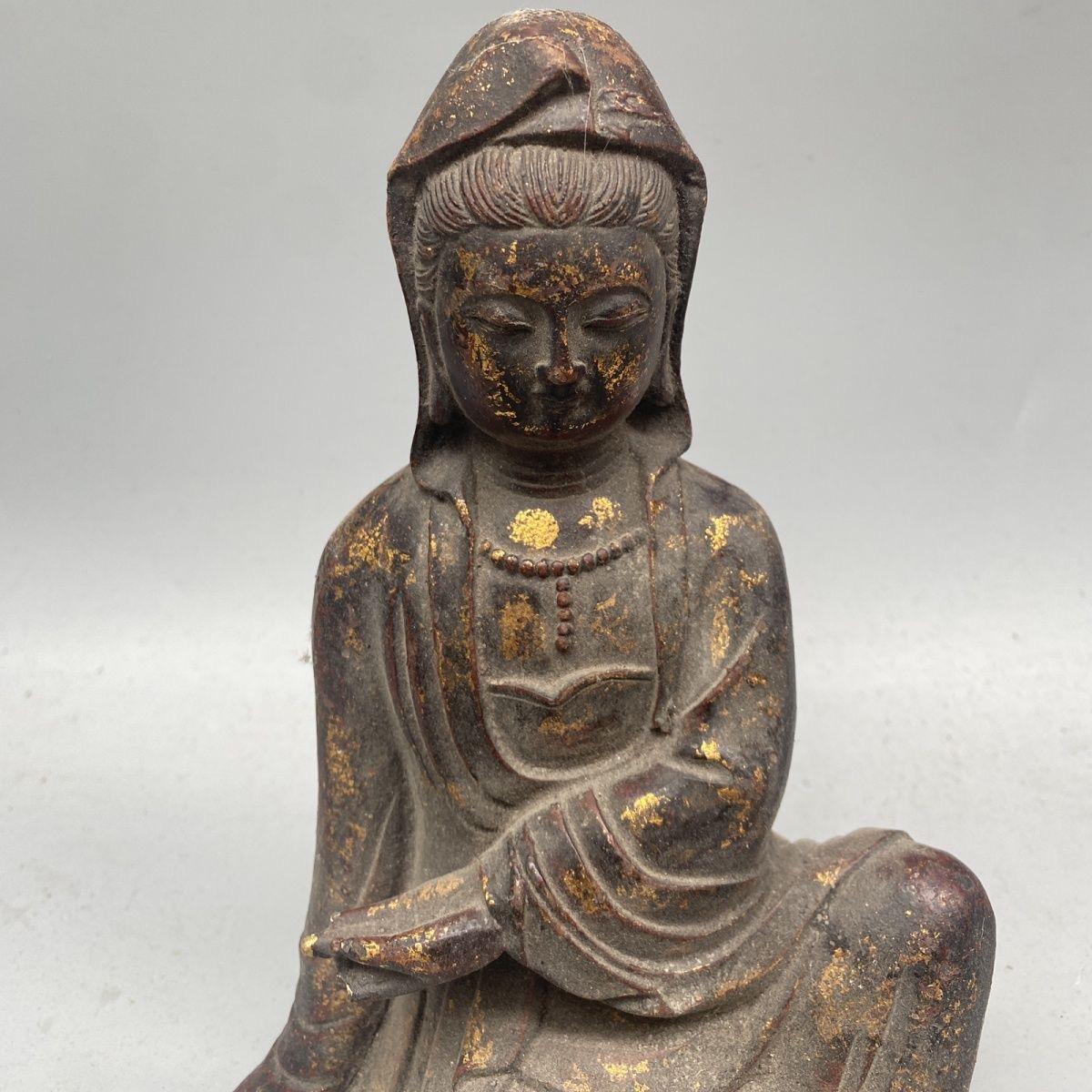Old Asian Iron Sitting Buddha Statue with One Hand on Floor In Fair Condition For Sale In 景德镇市, CN