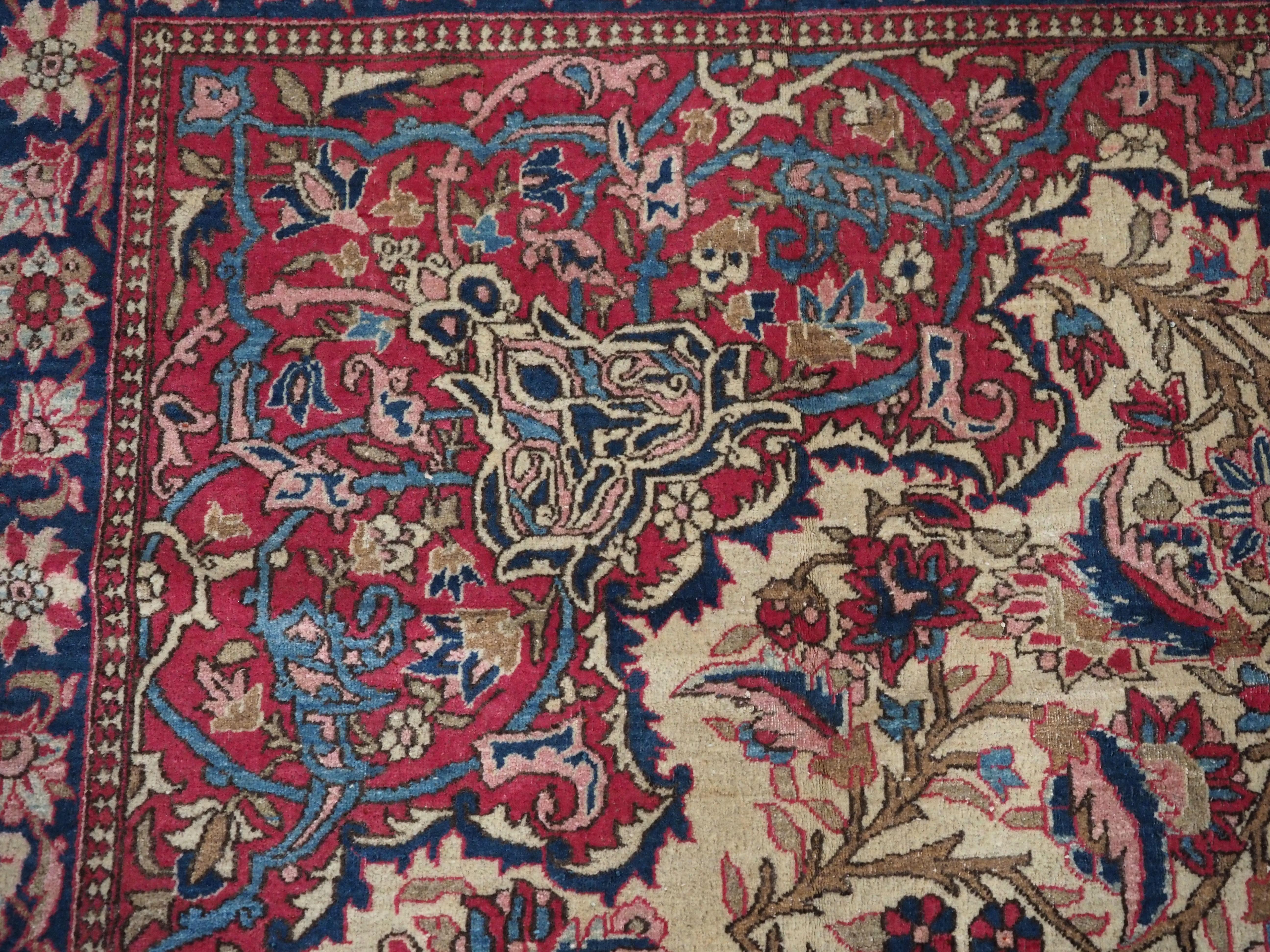 Antique Isfahan carpet of classic design, with pastel shades, circa 1900. For Sale 6