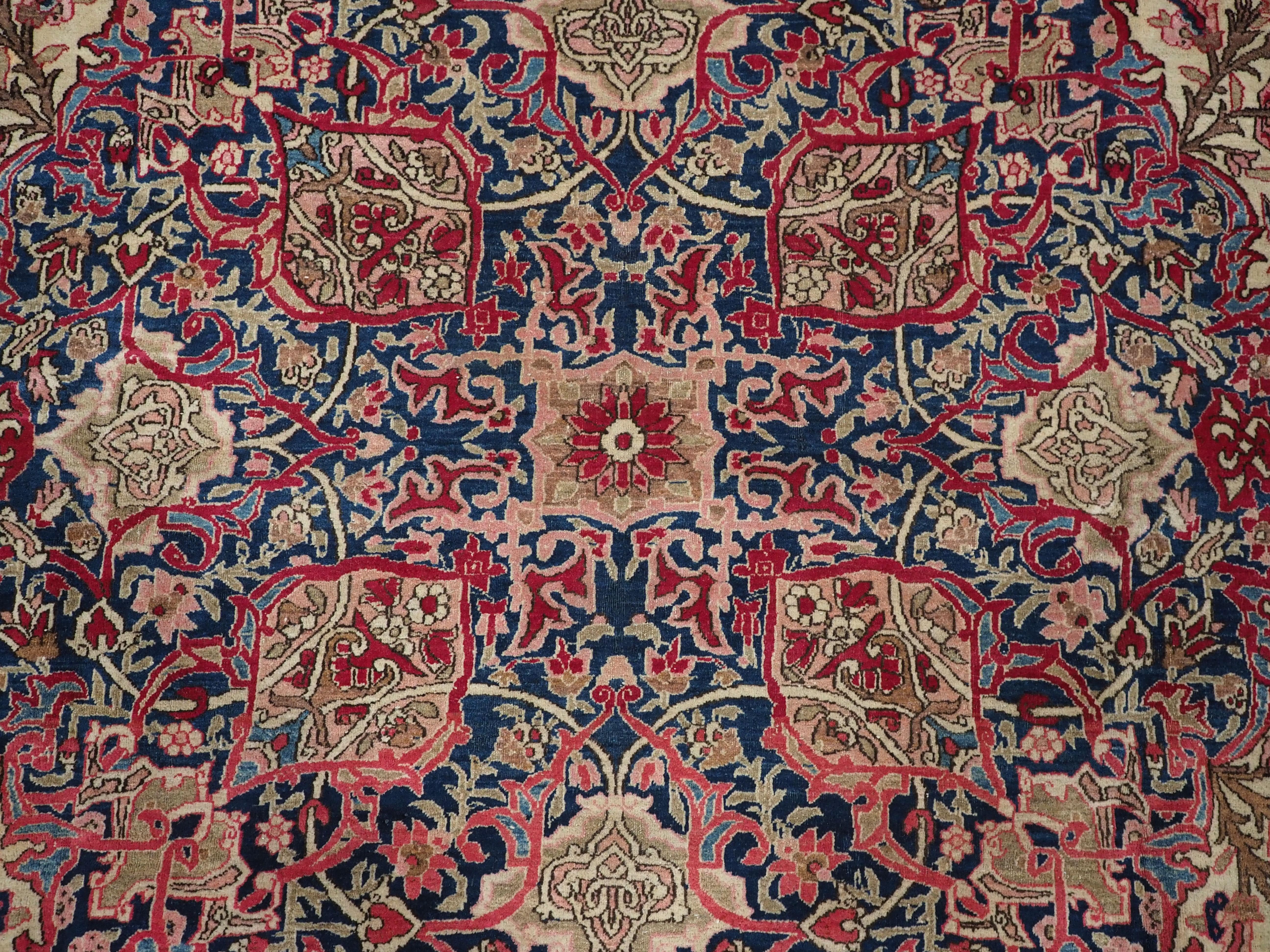 Tappeto Isfahan antico dal design classico con sfumature pastello, circa 1900. in vendita 9