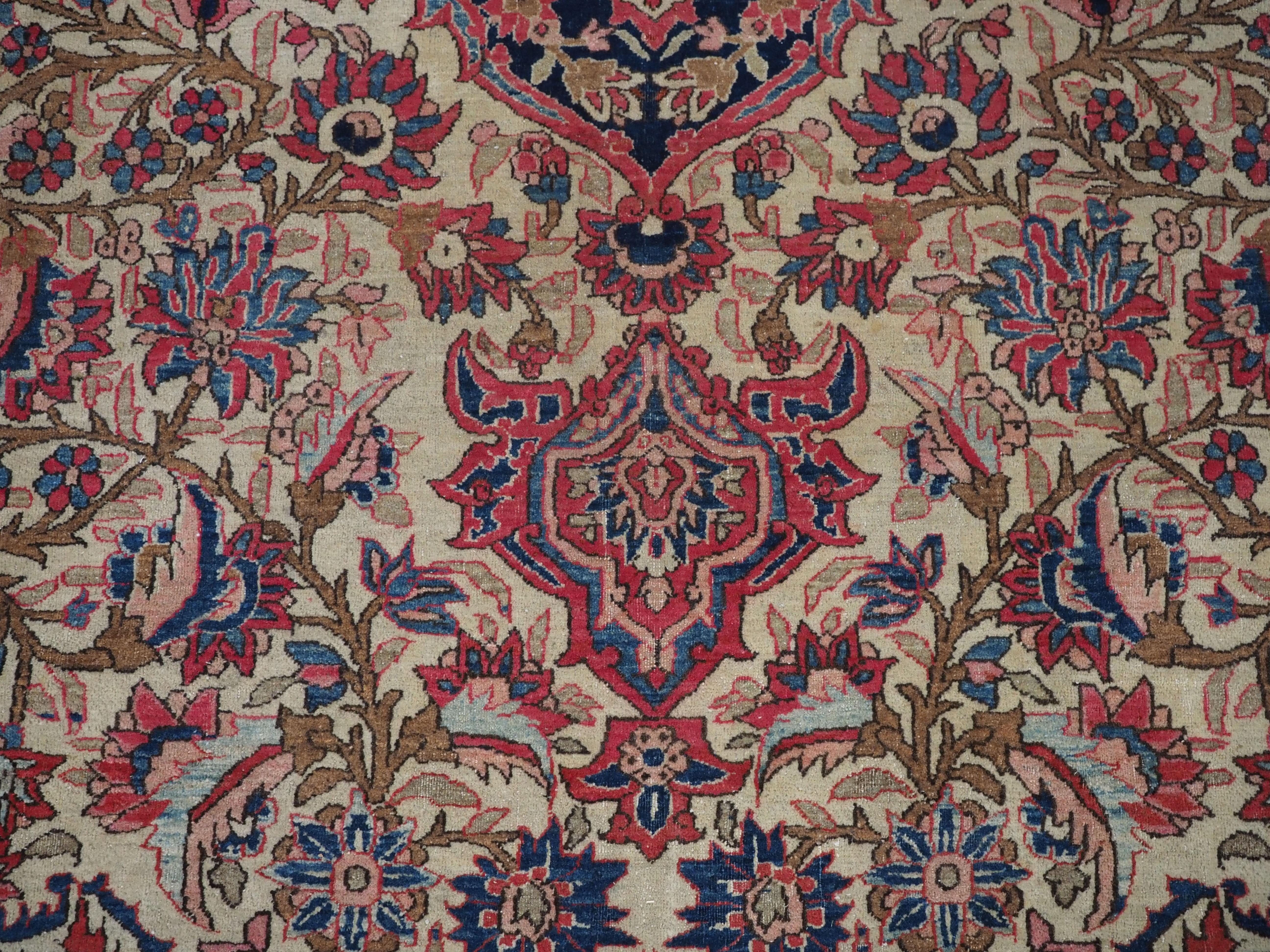 Tappeto Isfahan antico dal design classico con sfumature pastello, circa 1900. in vendita 10