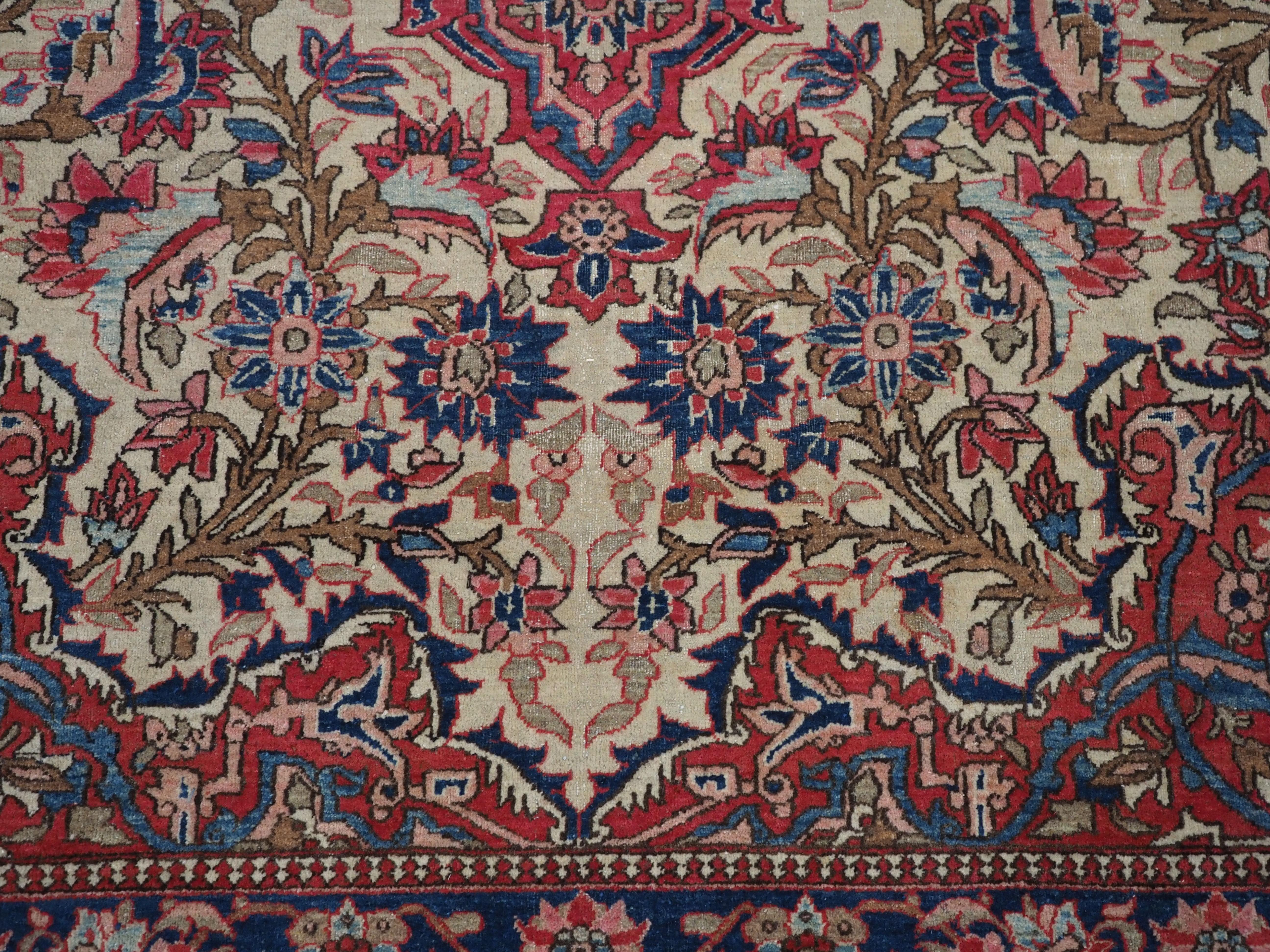 Antique Isfahan carpet of classic design, with pastel shades, circa 1900. For Sale 12
