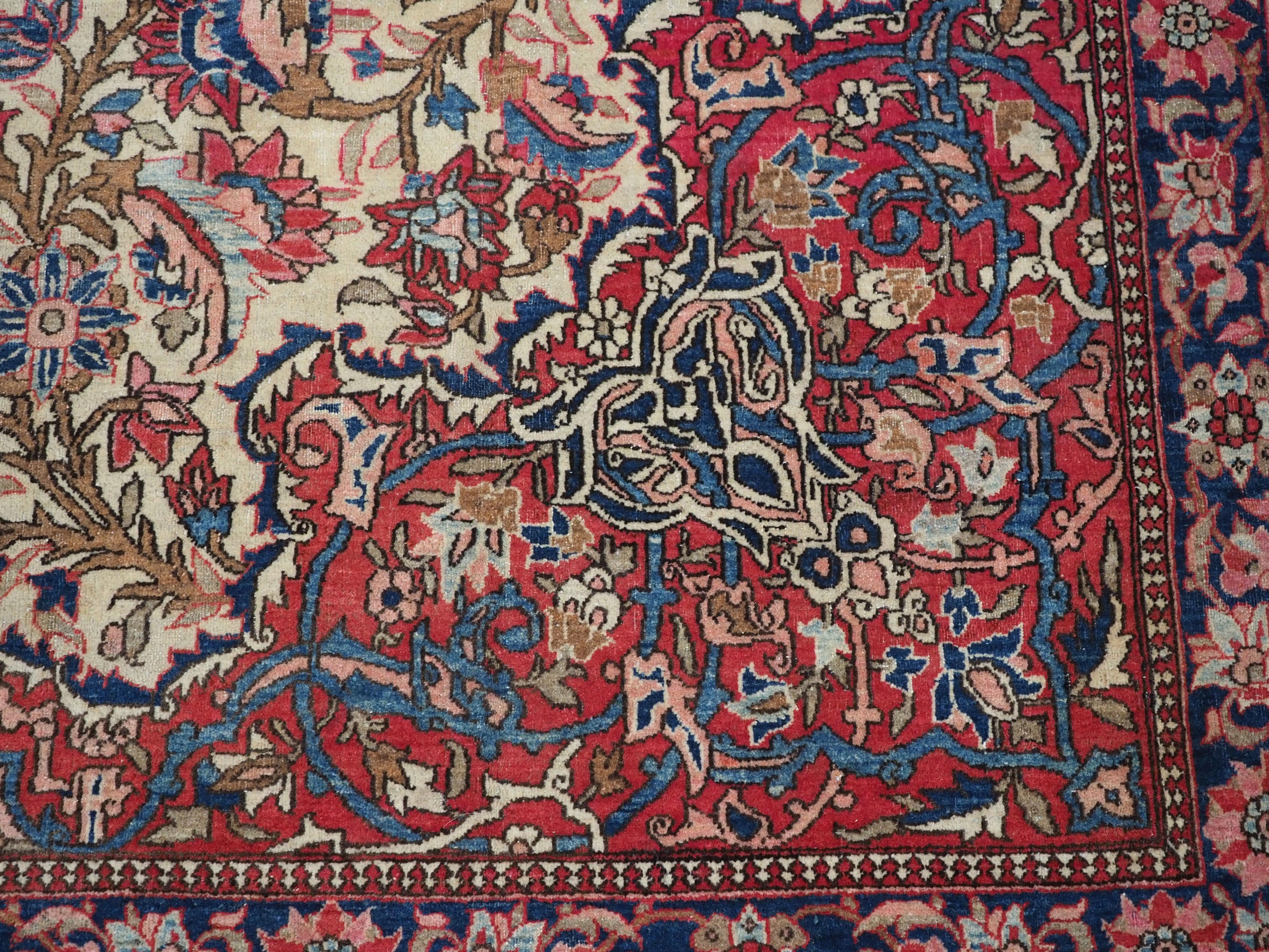 Tappeto Isfahan antico dal design classico con sfumature pastello, circa 1900. in vendita 13
