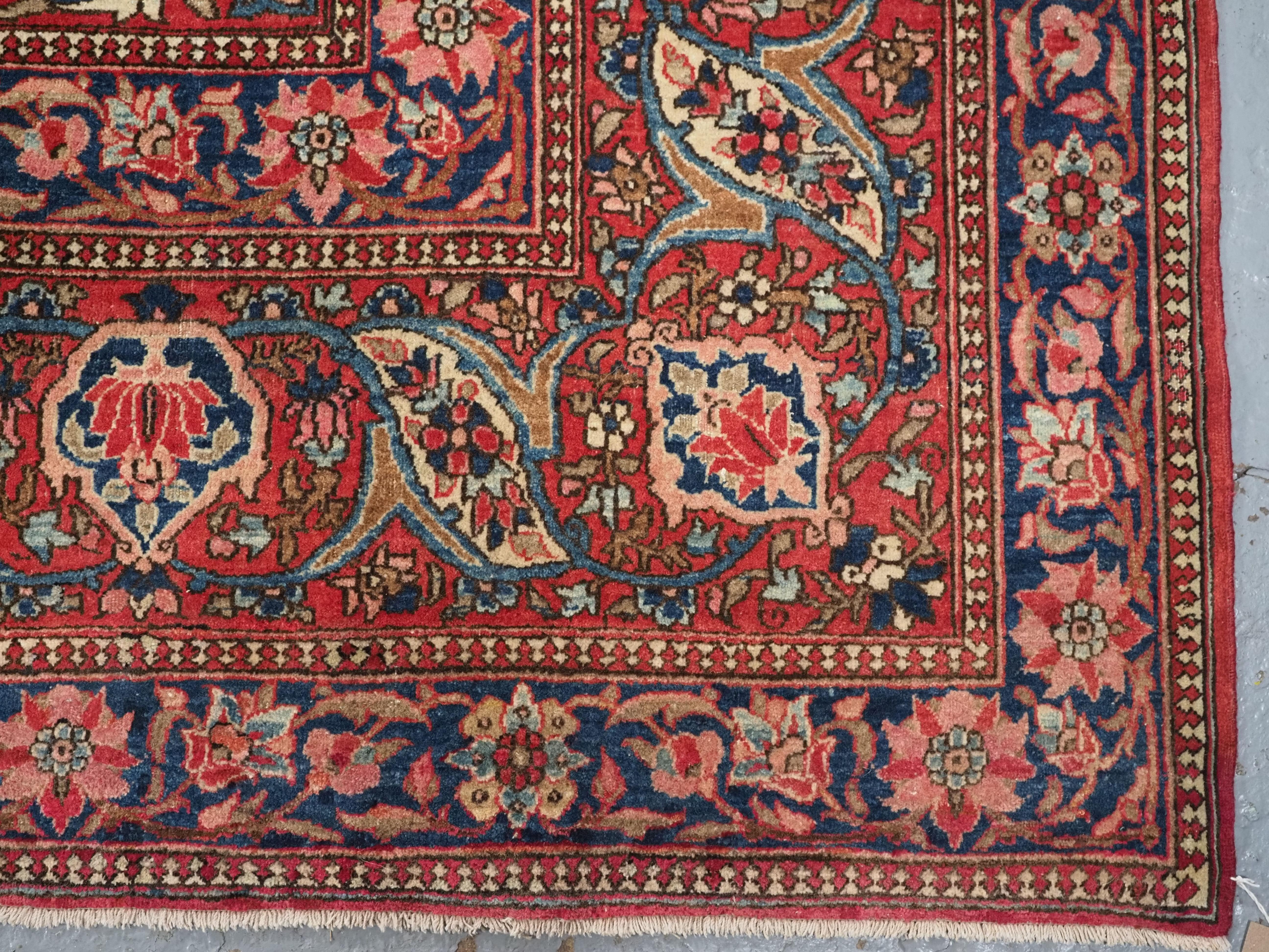 Antique Isfahan carpet of classic design, with pastel shades, circa 1900. For Sale 14