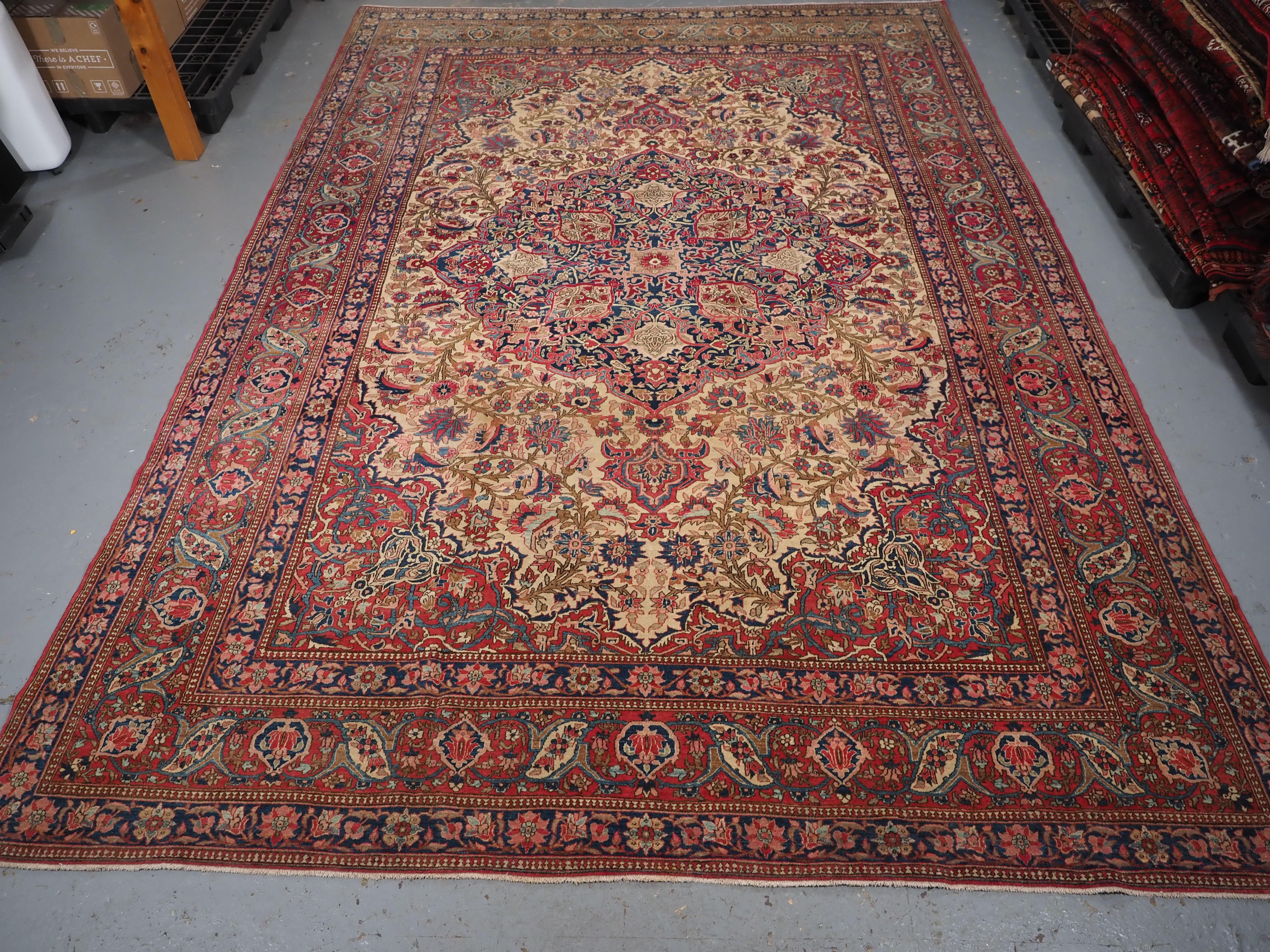 Early 20th Century Antique Isfahan carpet of classic design, with pastel shades, circa 1900. For Sale