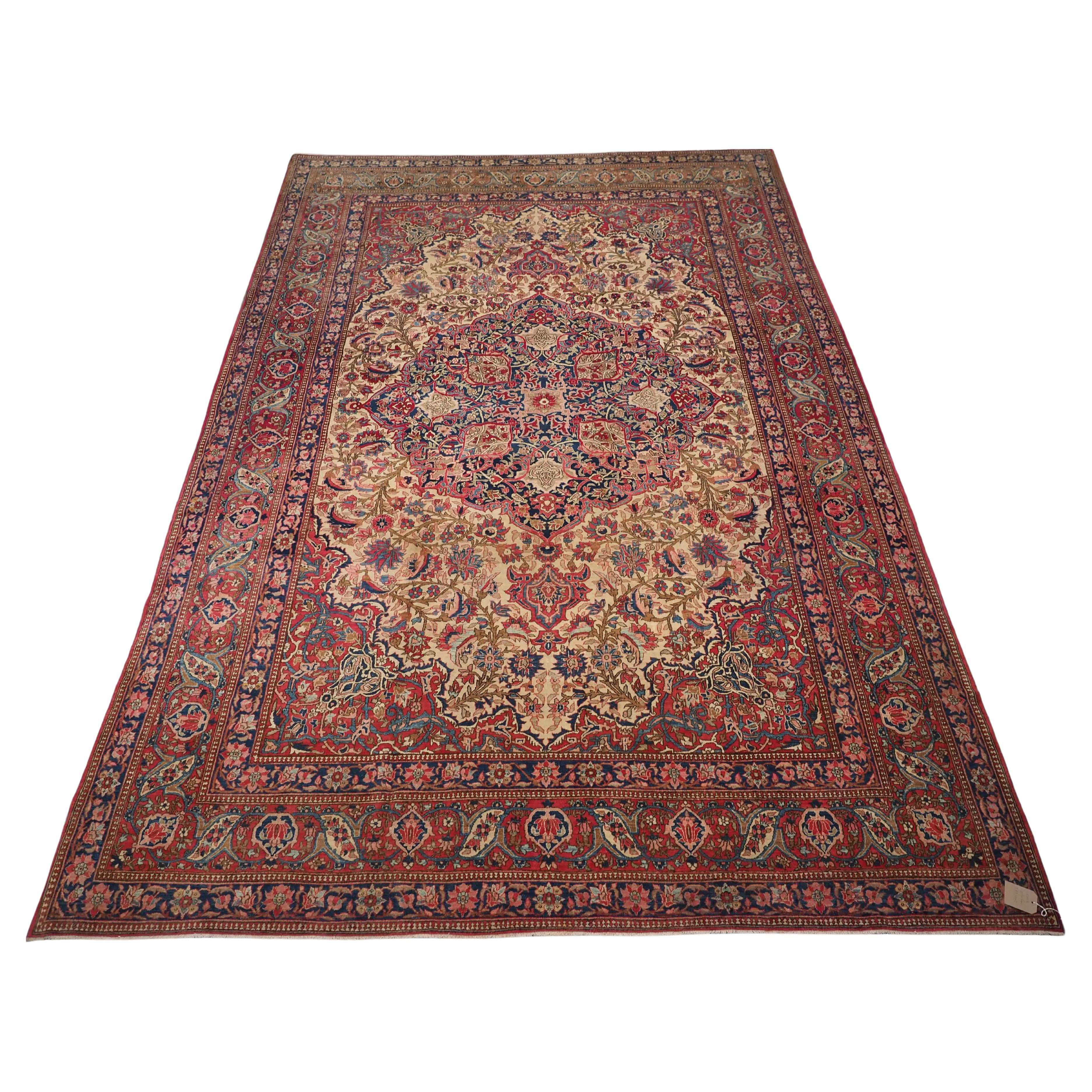 Antique Isfahan carpet of classic design, with pastel shades, circa 1900. For Sale
