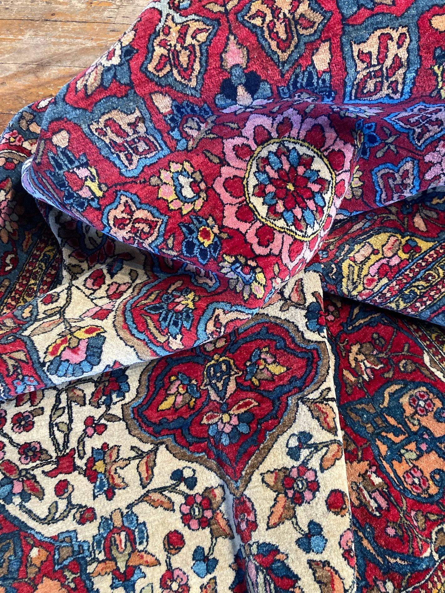 Antique Isfahan Rug For Sale 10