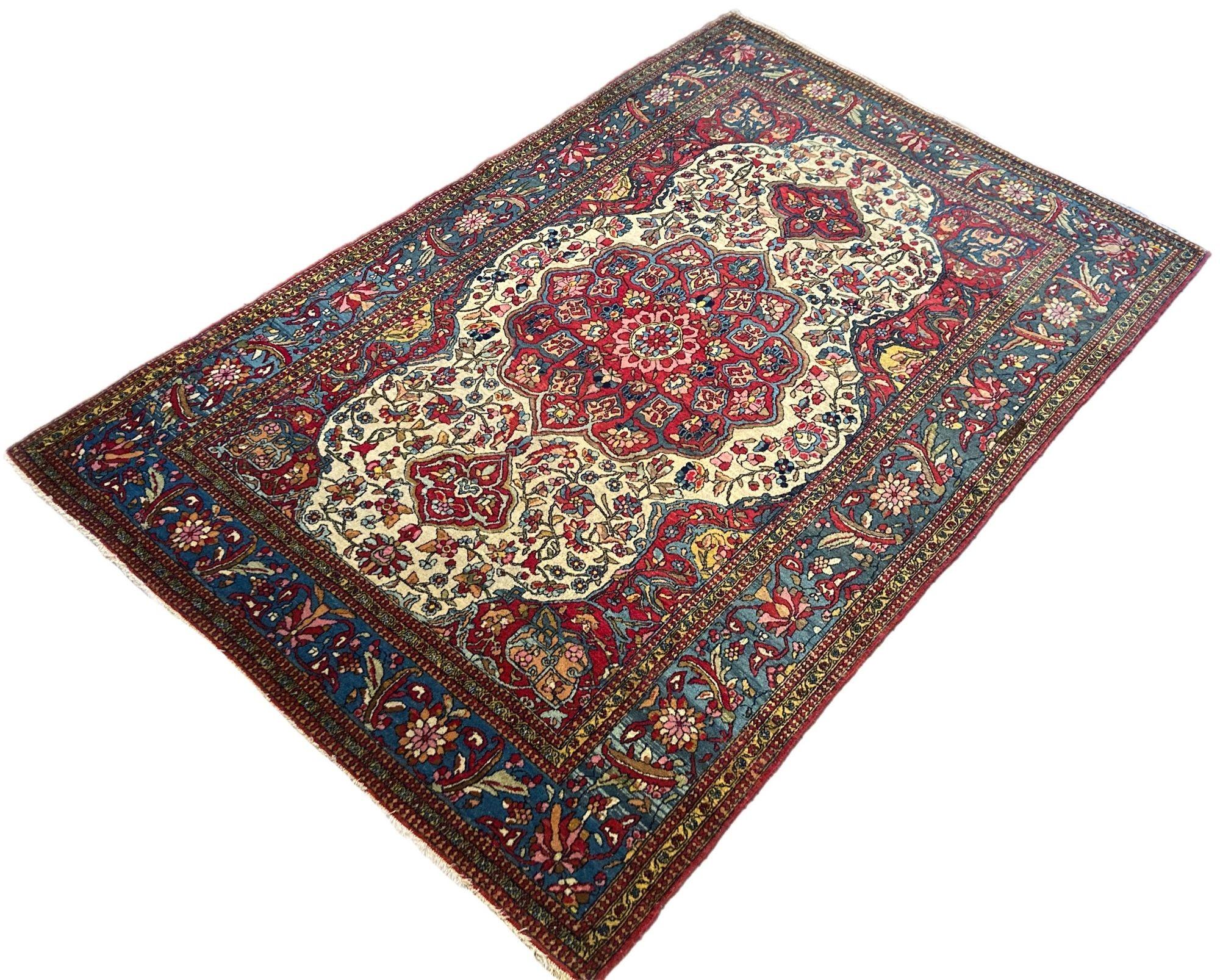 Antiker Isfahan-Teppich 2,02 mx 1,36 m im Zustand „Gut“ im Angebot in St. Albans, GB