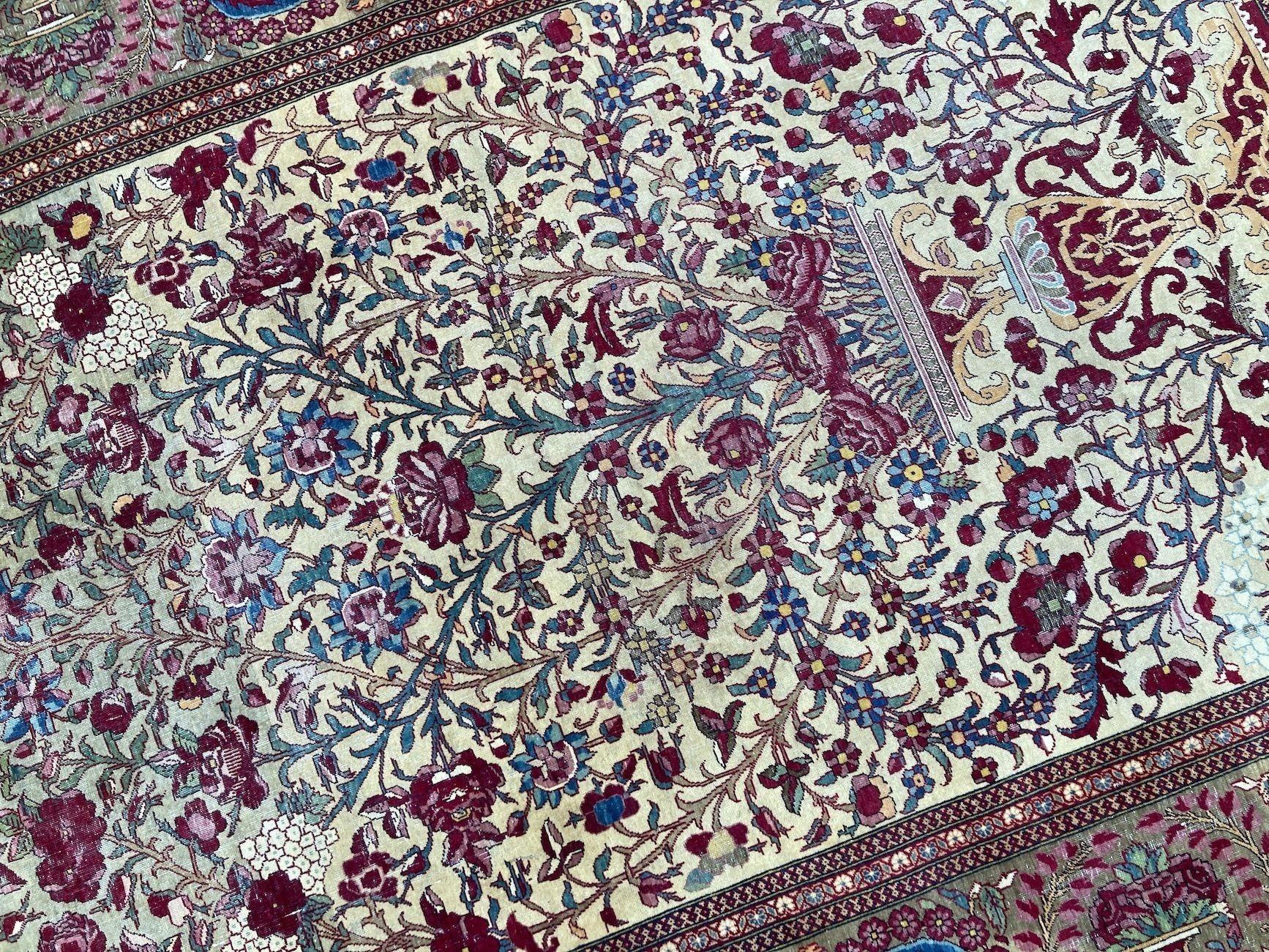 Antique Isfahan Rug 2.04m x 1.38m For Sale 5