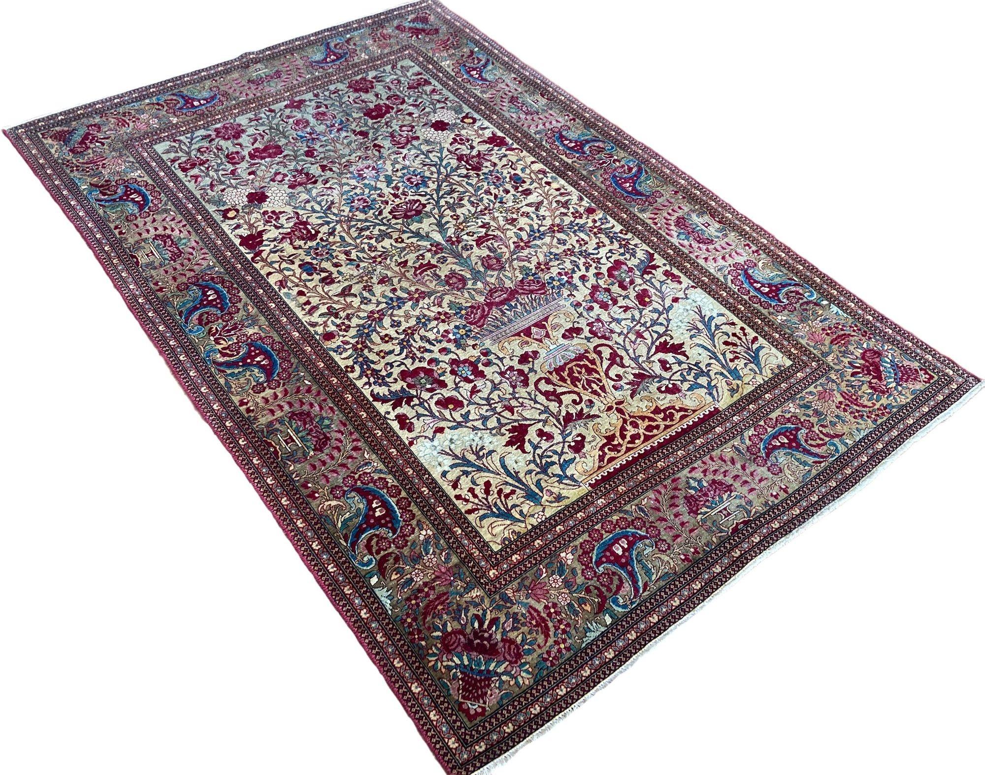 Antique Isfahan Rug 2.04m x 1.38m In Good Condition For Sale In St. Albans, GB