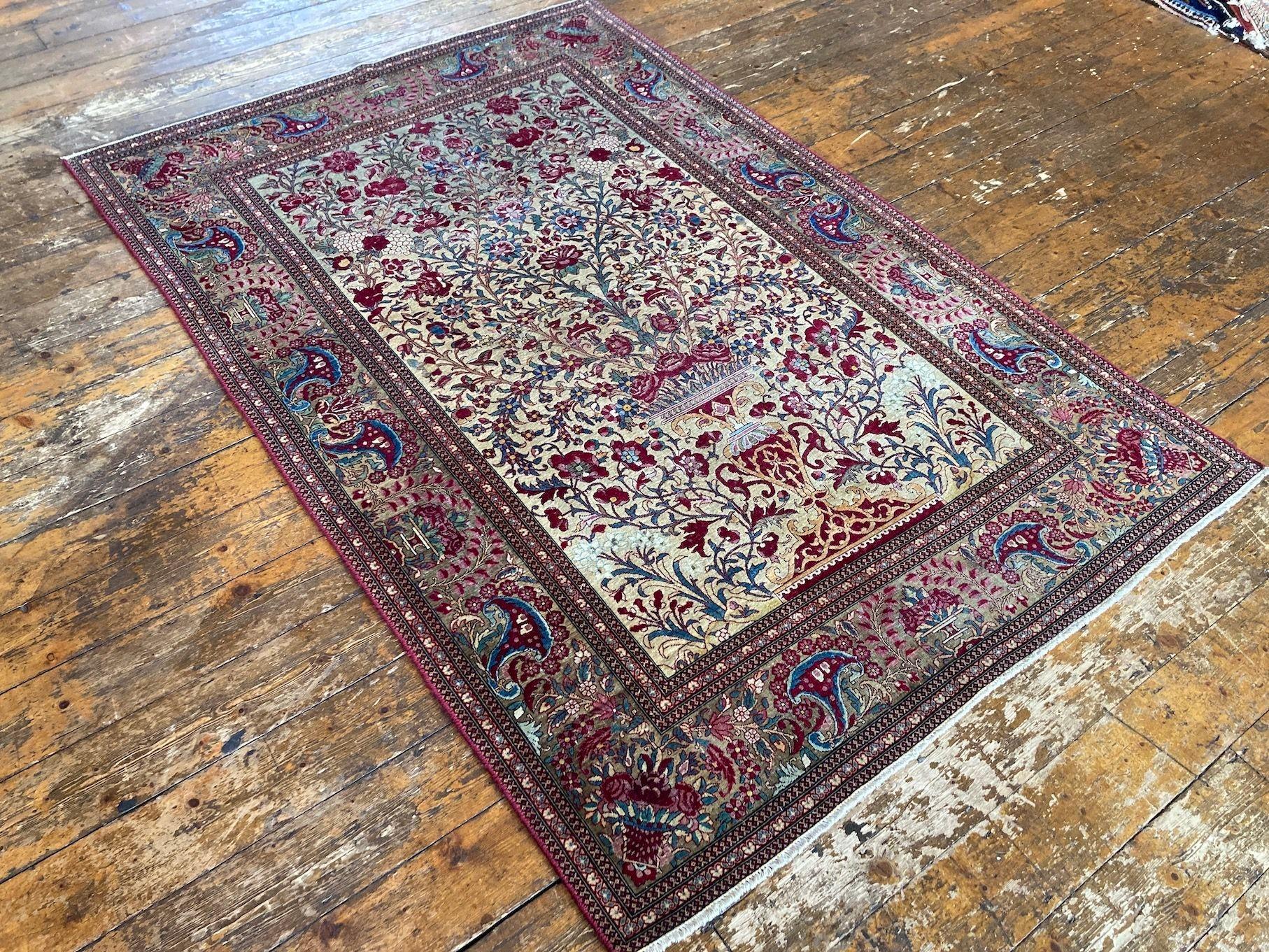 Early 20th Century Antique Isfahan Rug 2.04m x 1.38m For Sale