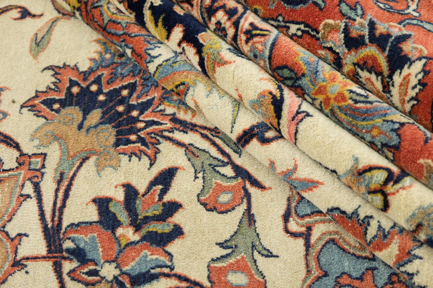 Tapis ancien d'Ispahan (3.4x2.6m, 1920). Détails exquis (noués à la main). en vente 1