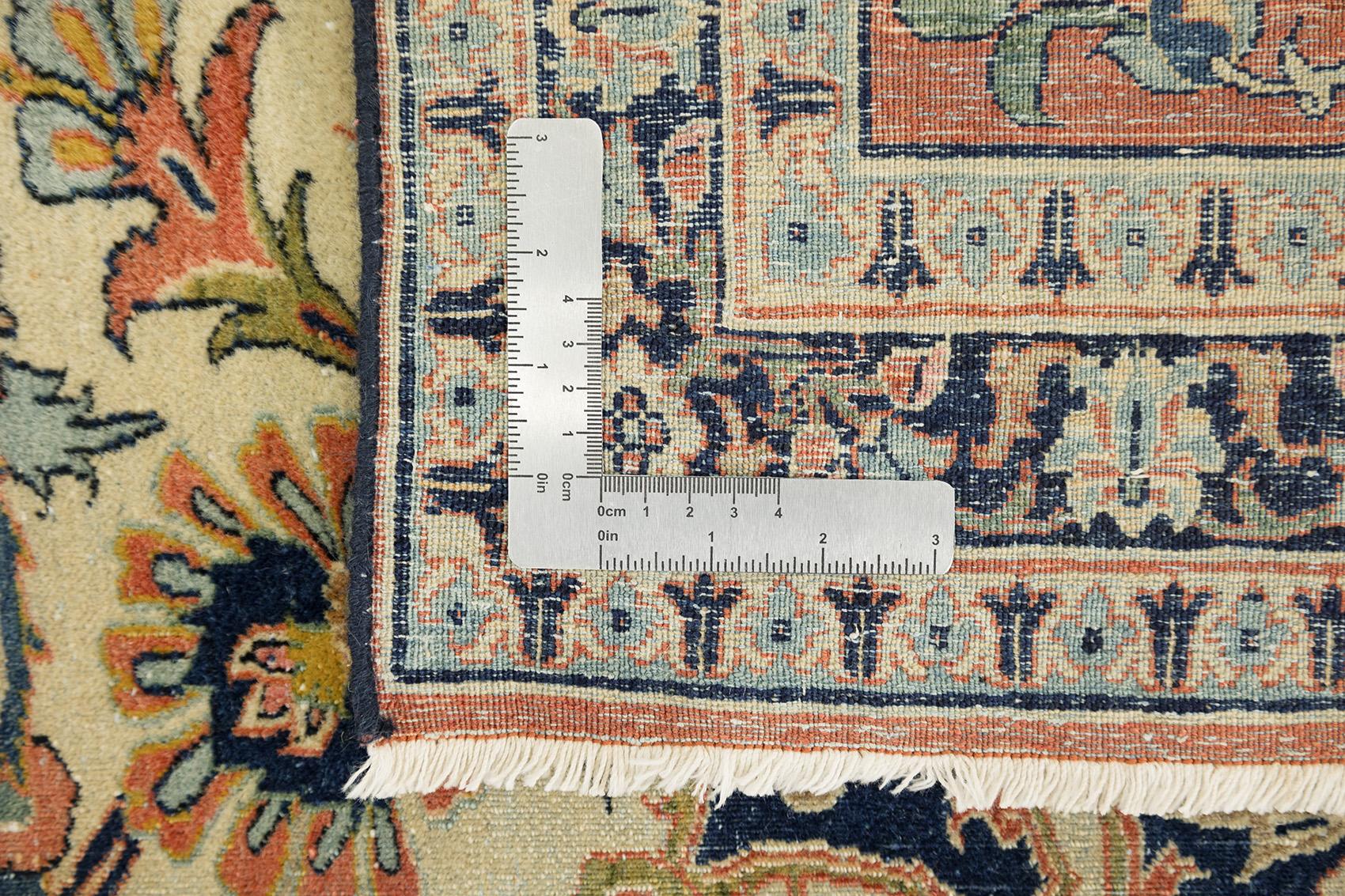 Tapis ancien d'Ispahan (3.4x2.6m, 1920). Détails exquis (noués à la main). en vente 2