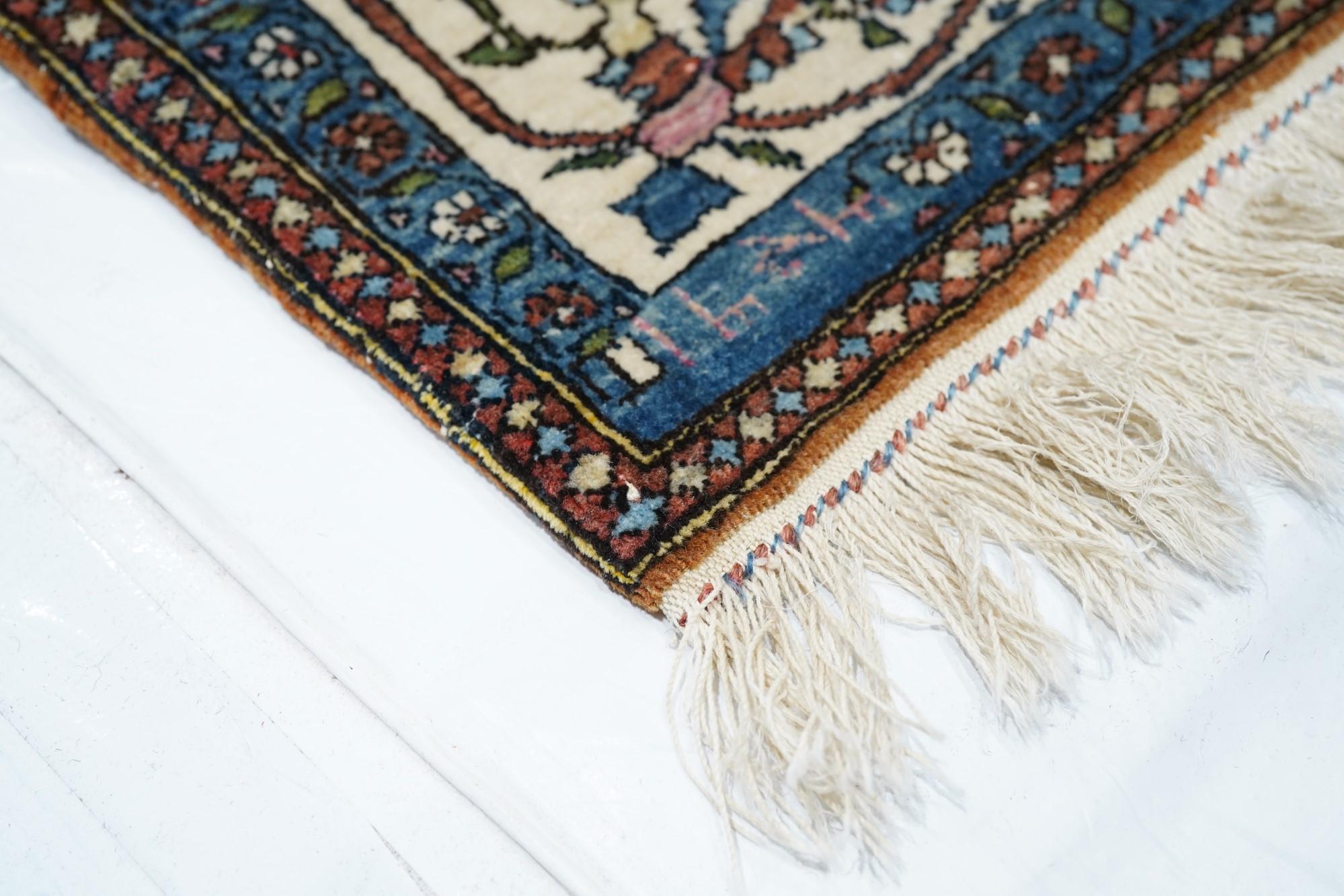 Alfombra antigua Isfahan 3'5'' x 4'6'' Persa en venta
