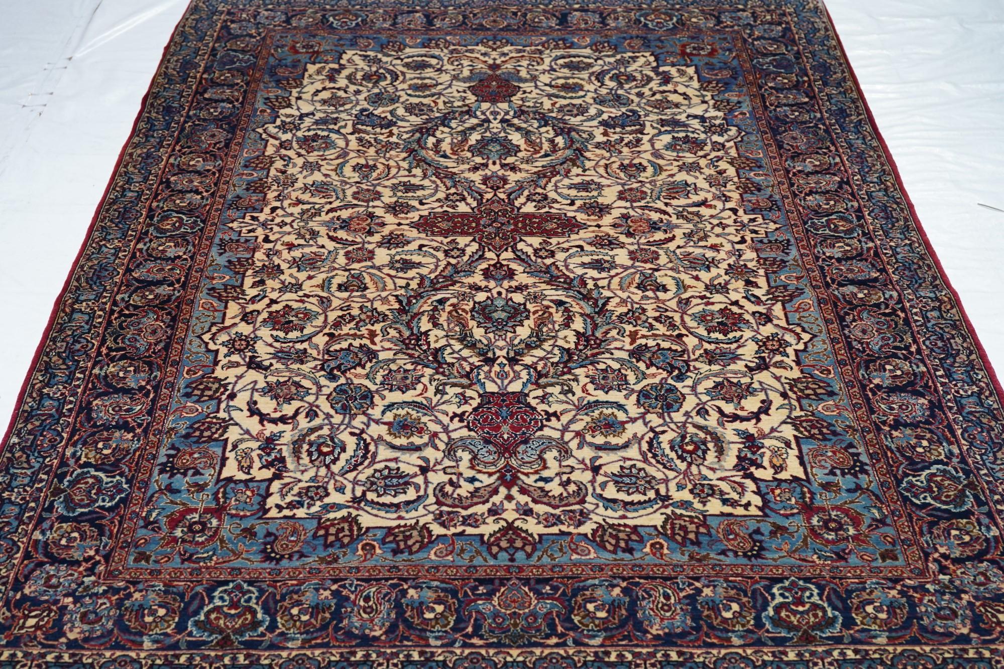 Antique Isfahan Rug 4'10'' x 6'8'' For Sale 1