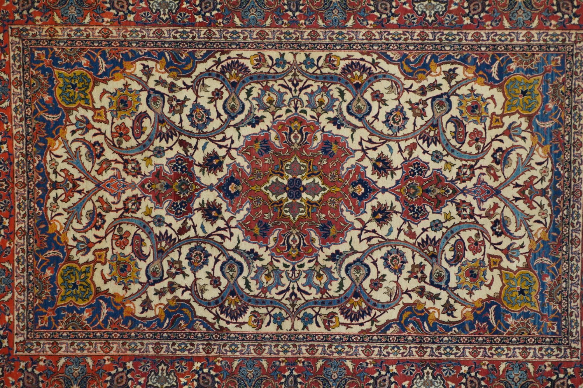 Persian Vintage Isfahan Rug 4'10'' x 7'2'' For Sale