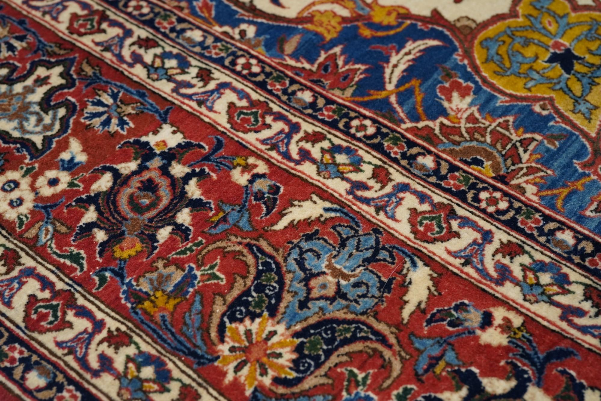 Mid-20th Century Vintage Isfahan Rug 4'10'' x 7'2'' For Sale
