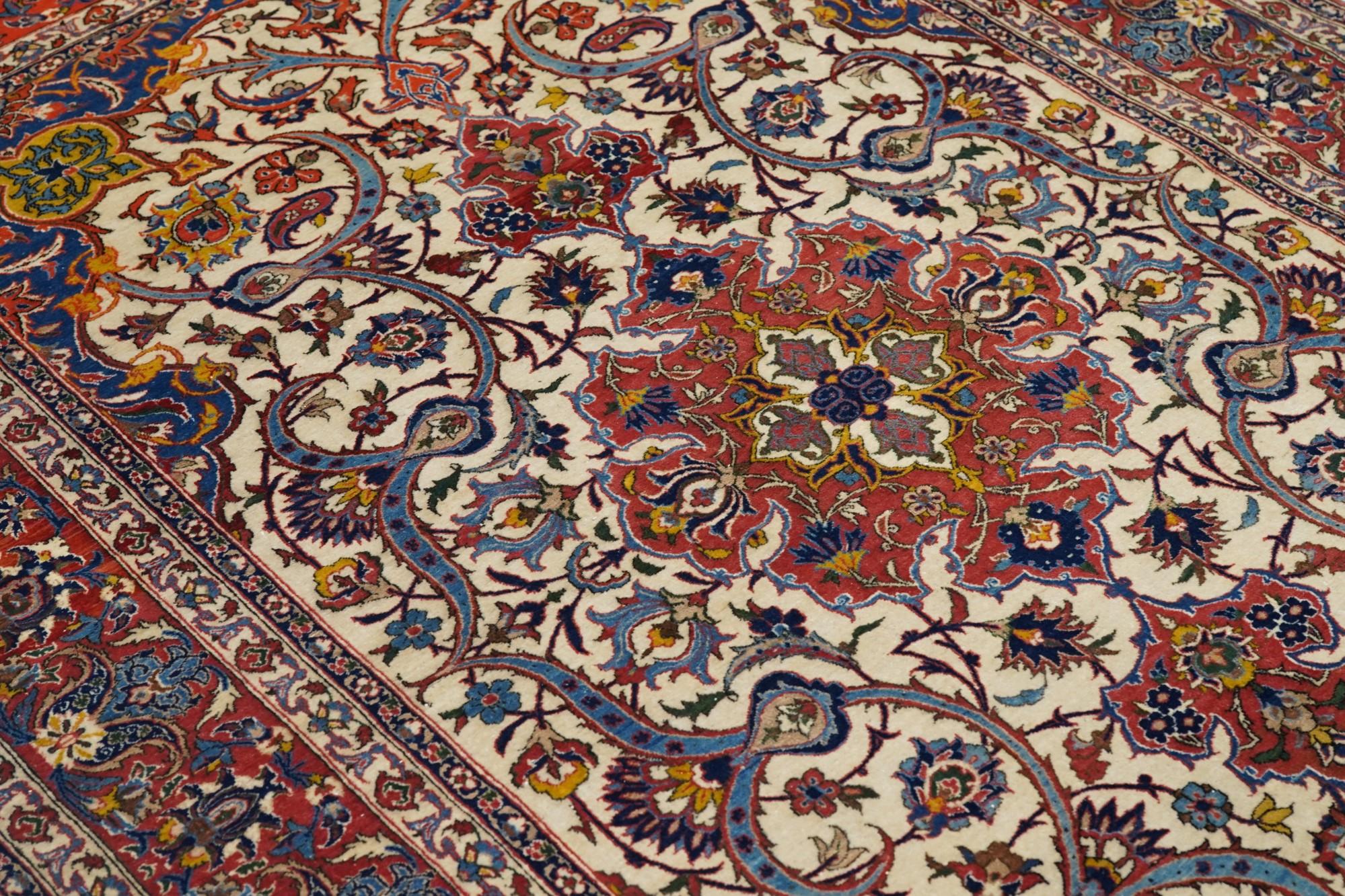 Wool Vintage Isfahan Rug 4'10'' x 7'2'' For Sale