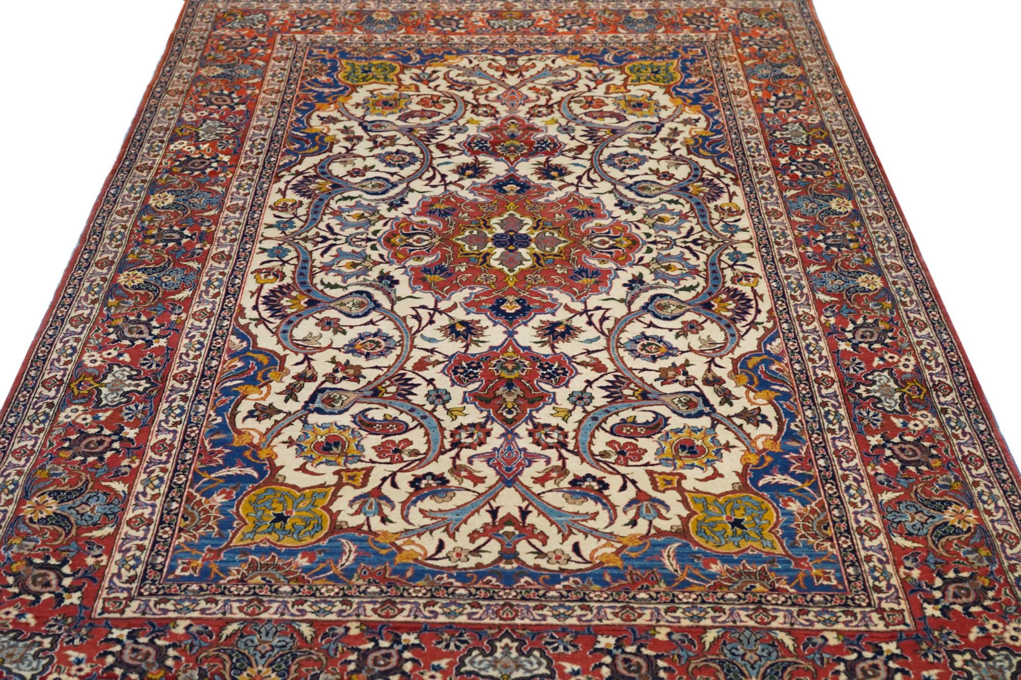 Vintage Isfahan Rug 4'10'' x 7'2'' For Sale 2