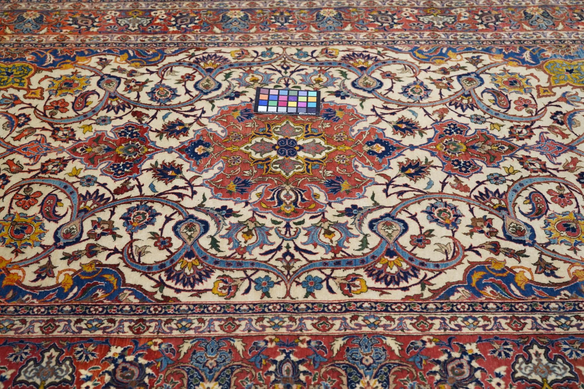 Vintage Isfahan Rug 4'10'' x 7'2'' For Sale 3