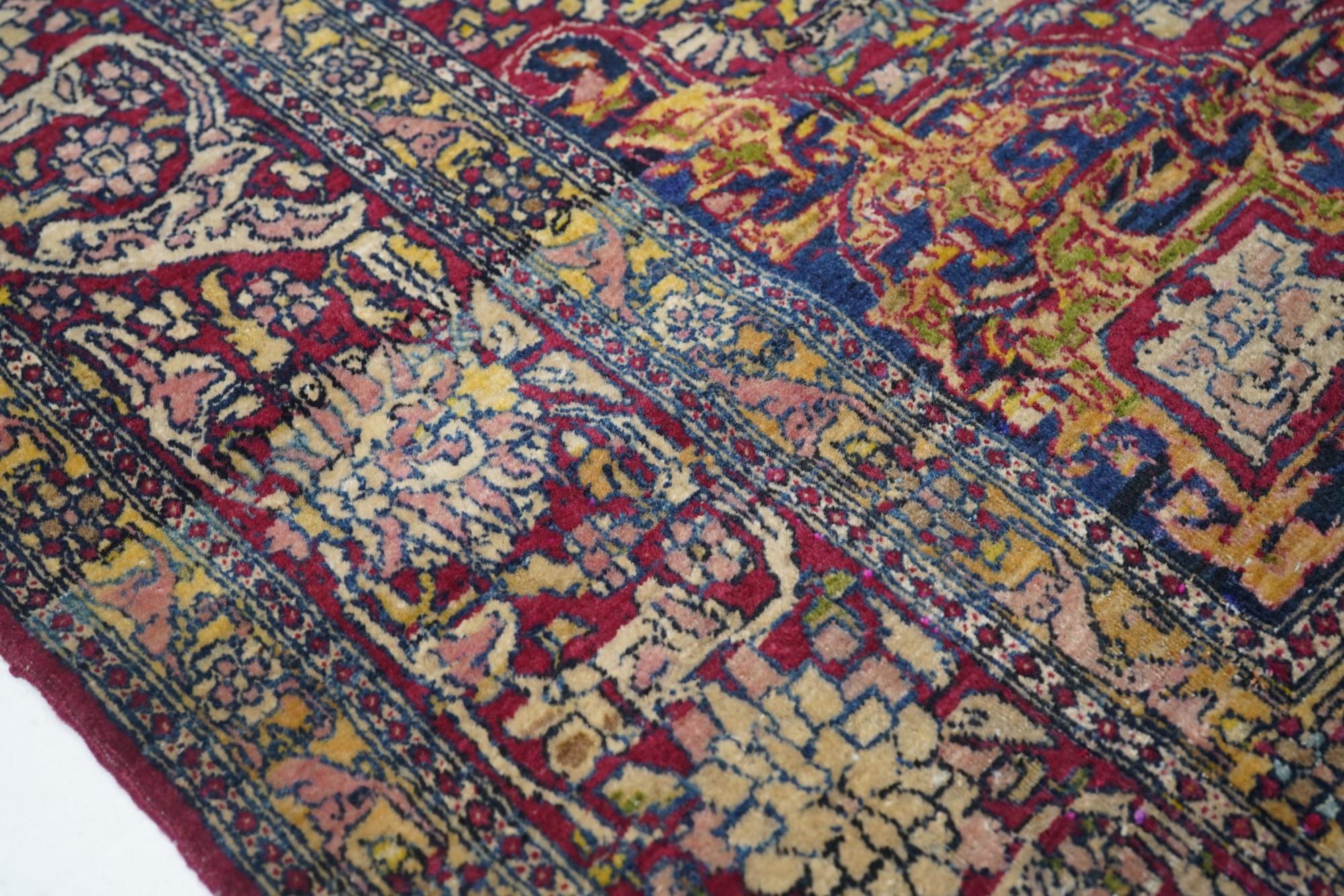 Antique Isfahan Rug In Excellent Condition For Sale In New York, NY