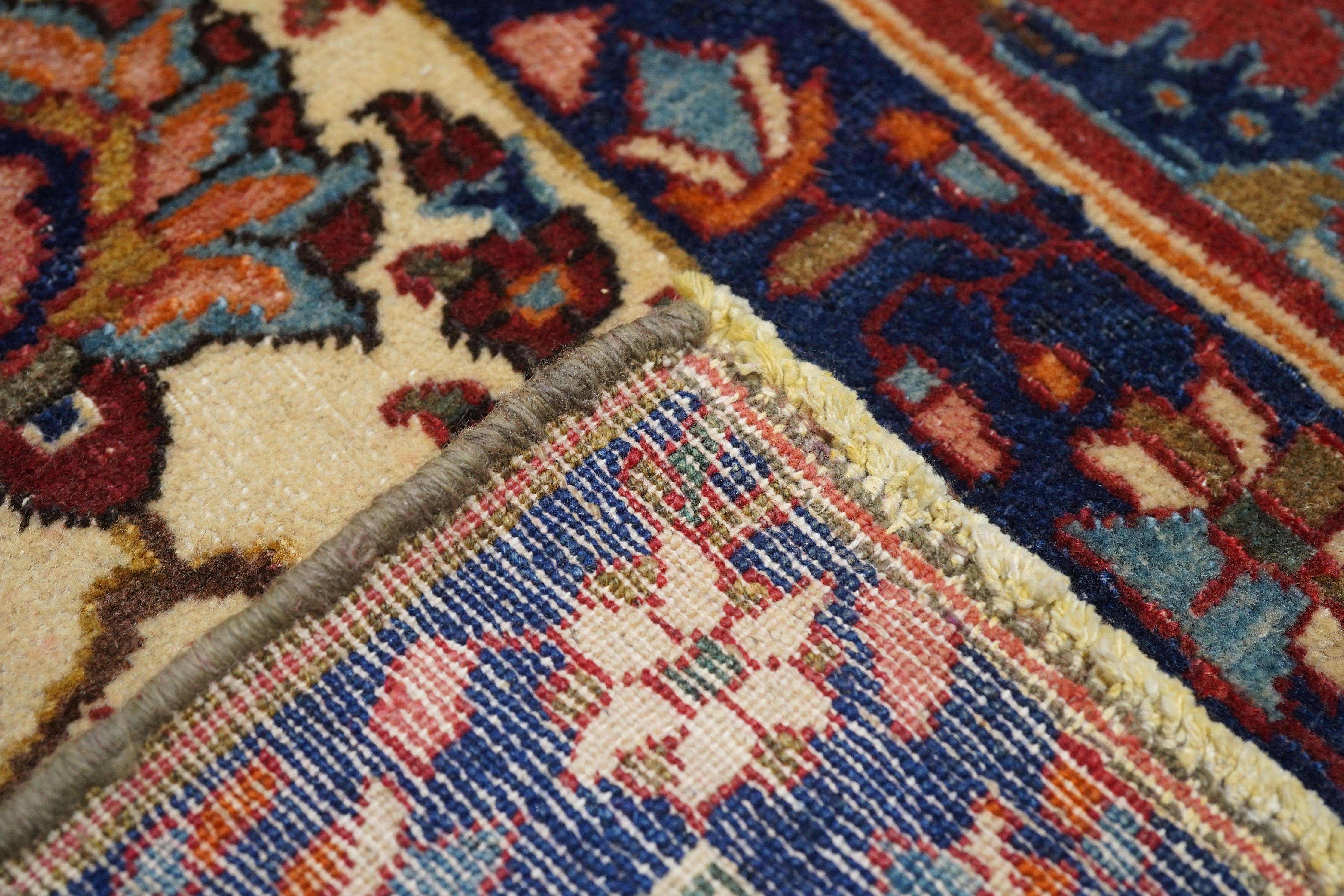 Antique Isfahan Rug 4'9'' x 7'5'' For Sale 4