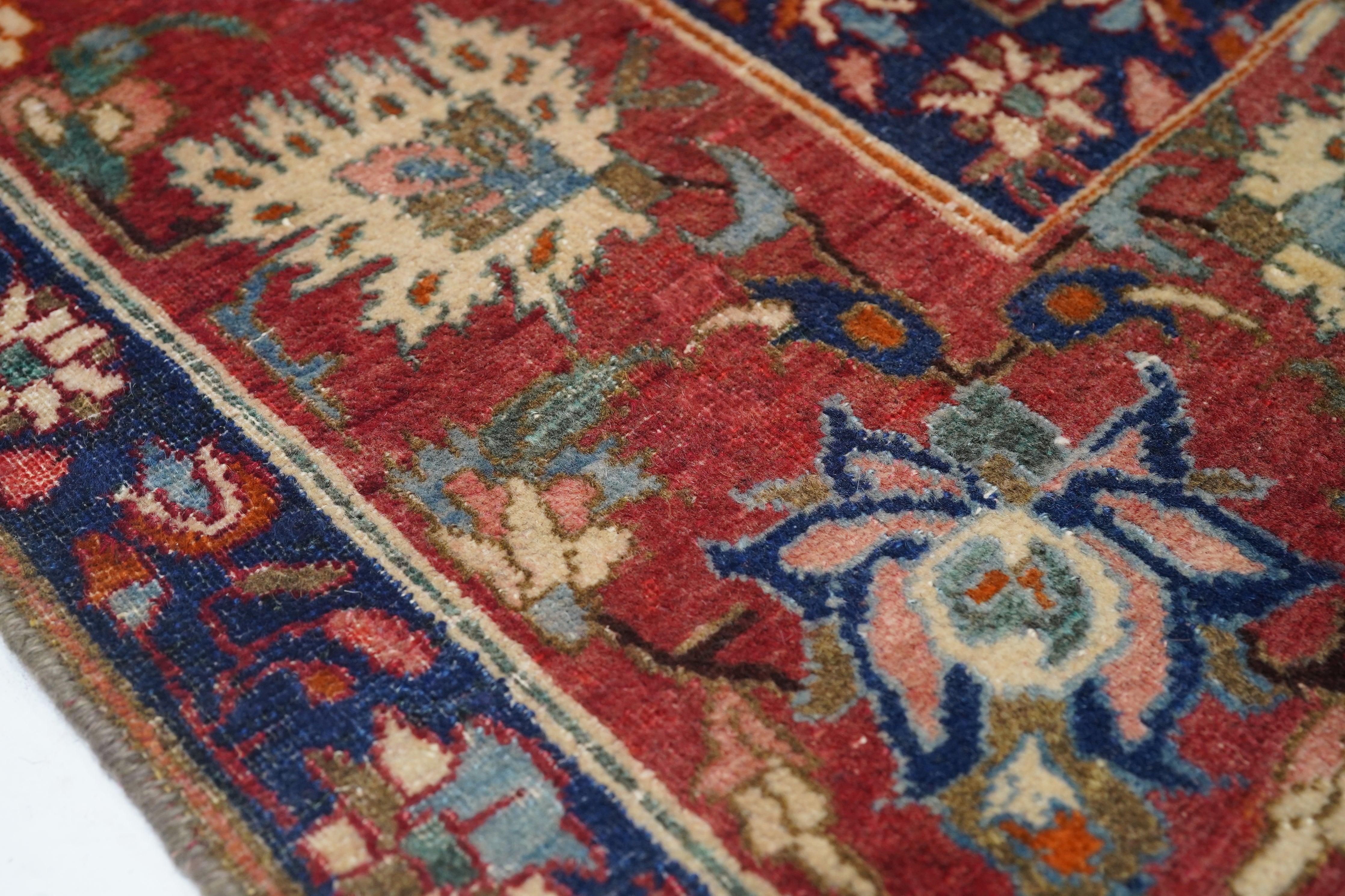 20th Century Antique Isfahan Rug 4'9'' x 7'5'' For Sale