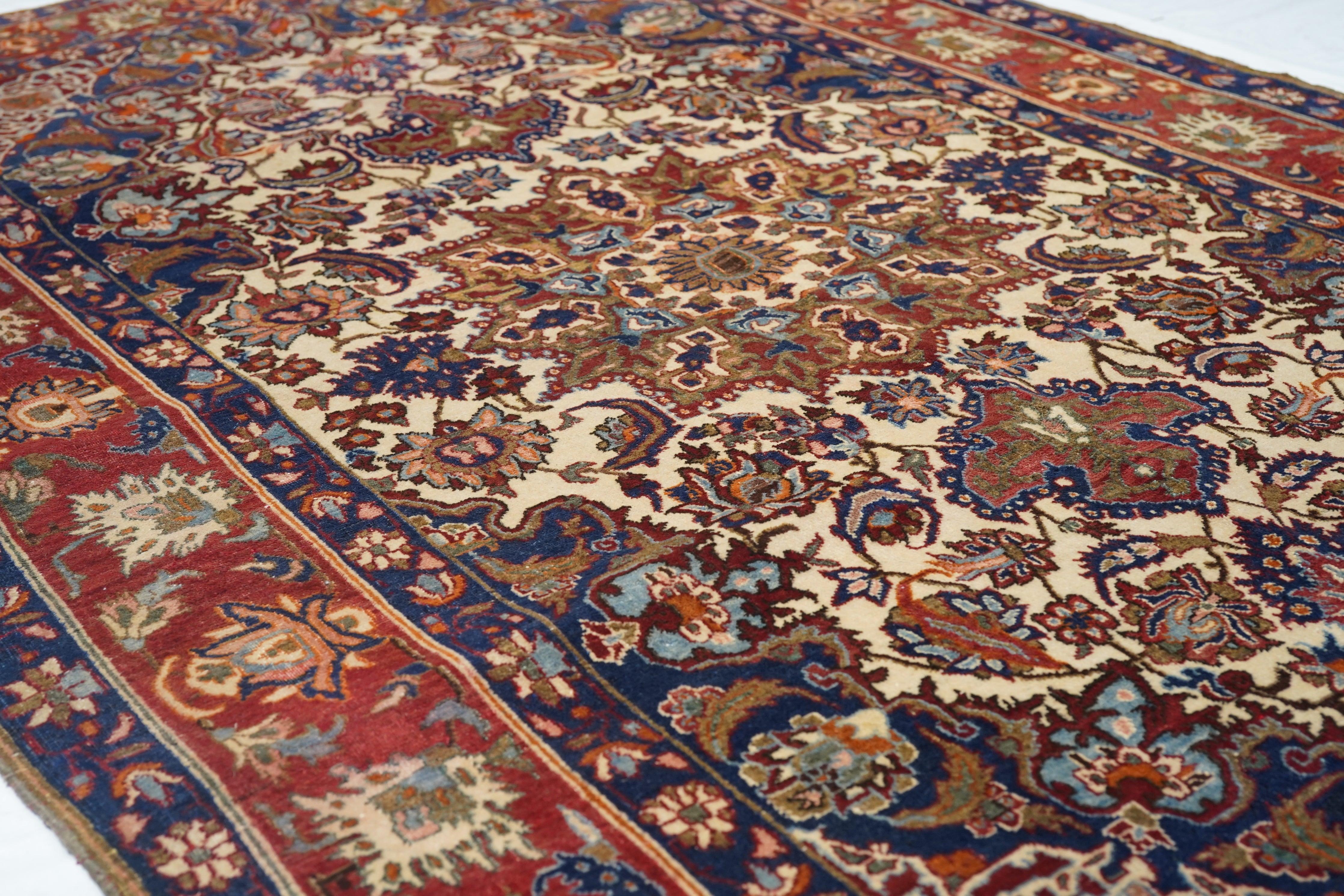 Antique Isfahan Rug 4'9'' x 7'5'' For Sale 1