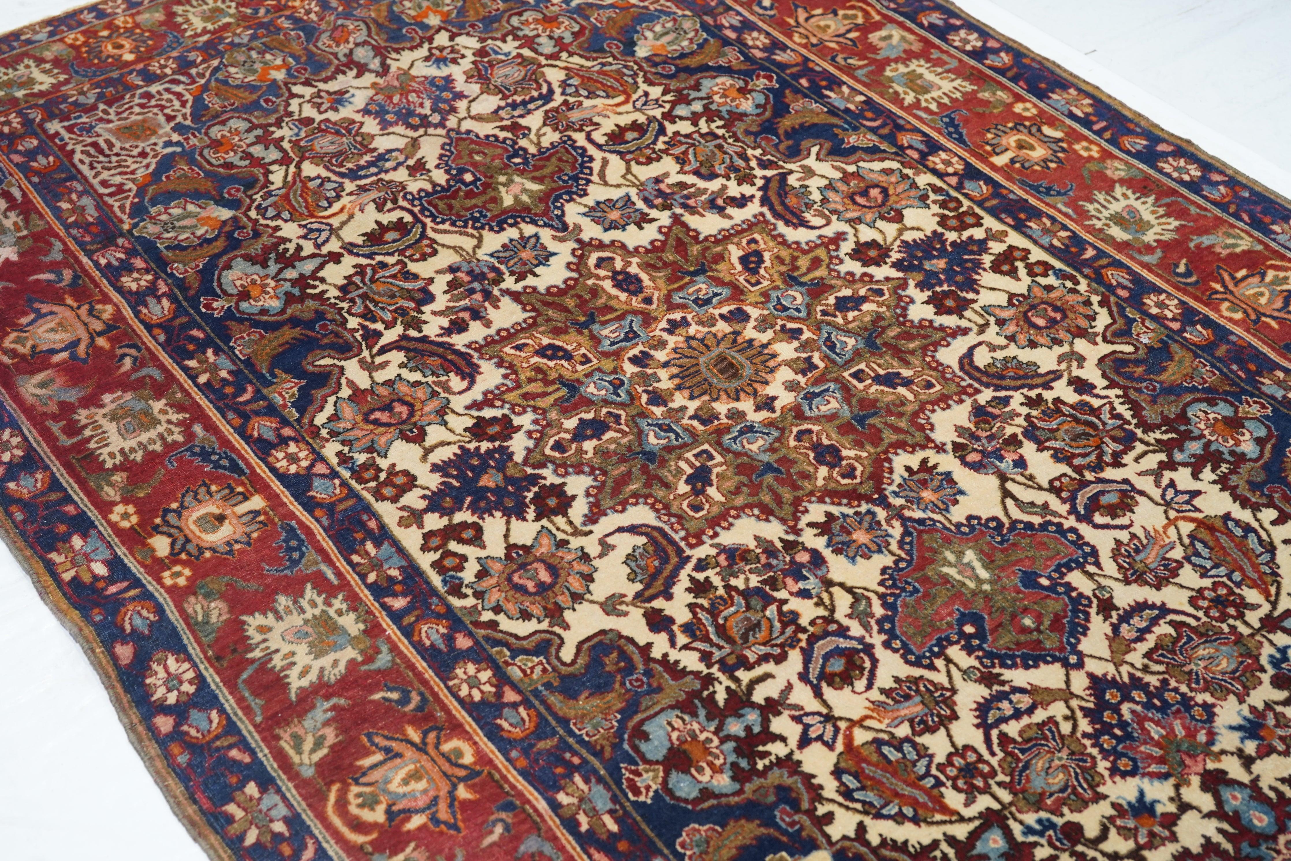 Antique Isfahan Rug 4'9'' x 7'5'' For Sale 2