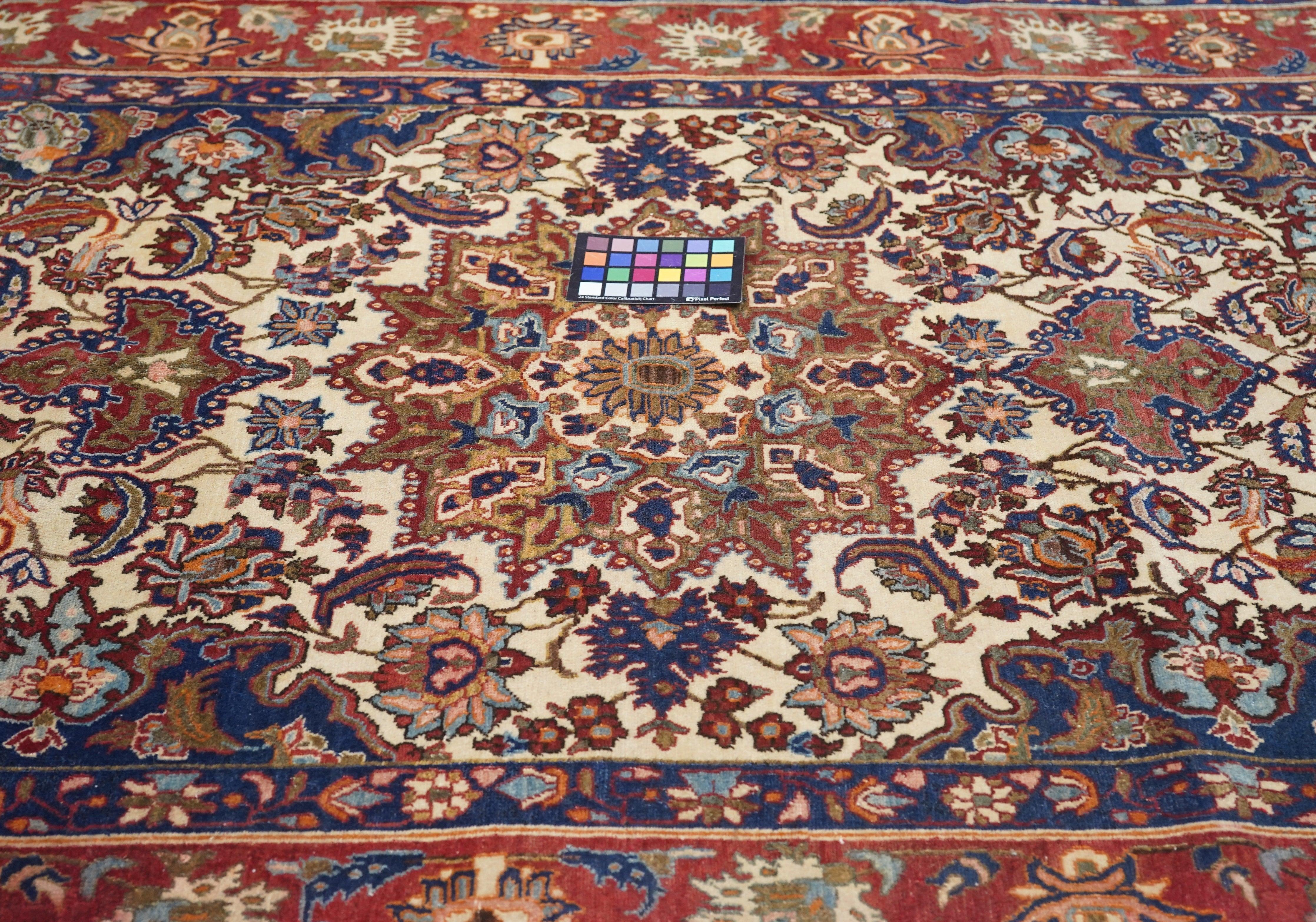 Antique Isfahan Rug 4'9'' x 7'5'' For Sale 3