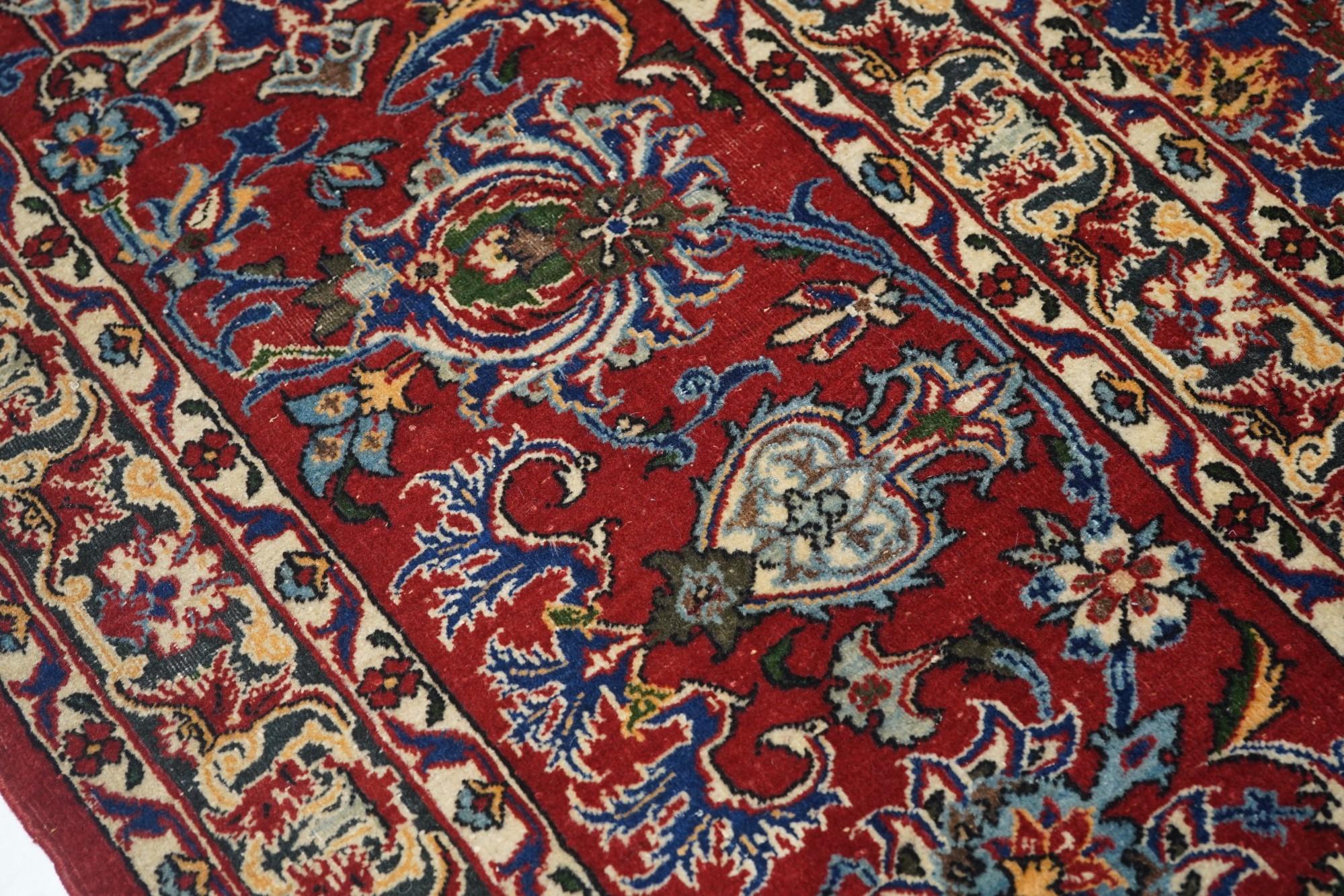 Antique Isfahan Rug In Good Condition For Sale In New York, NY