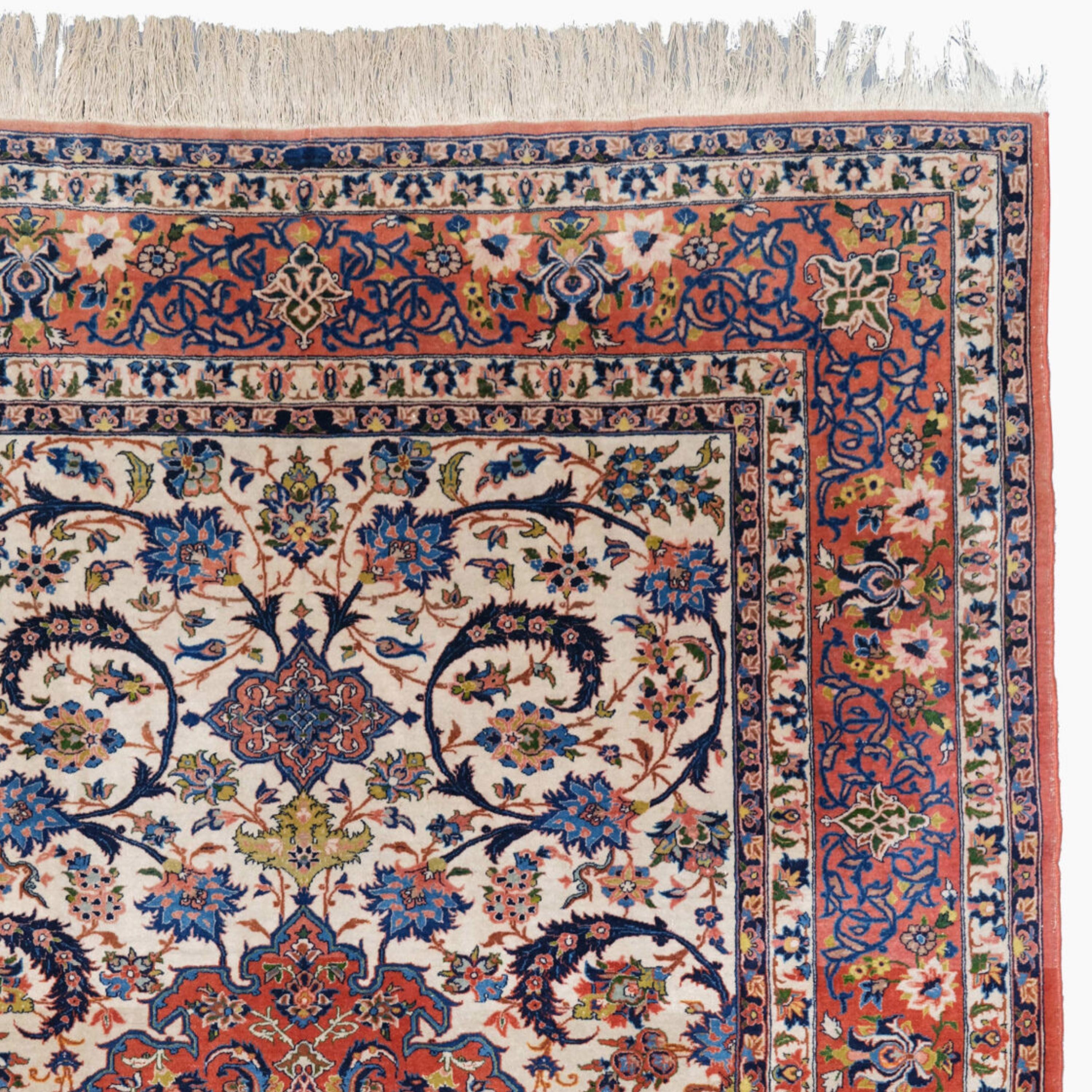 Antique Isfahan Rug - Late of 19th Centıry Isfahan Rug In Good Condition For Sale In Sultanahmet, 34