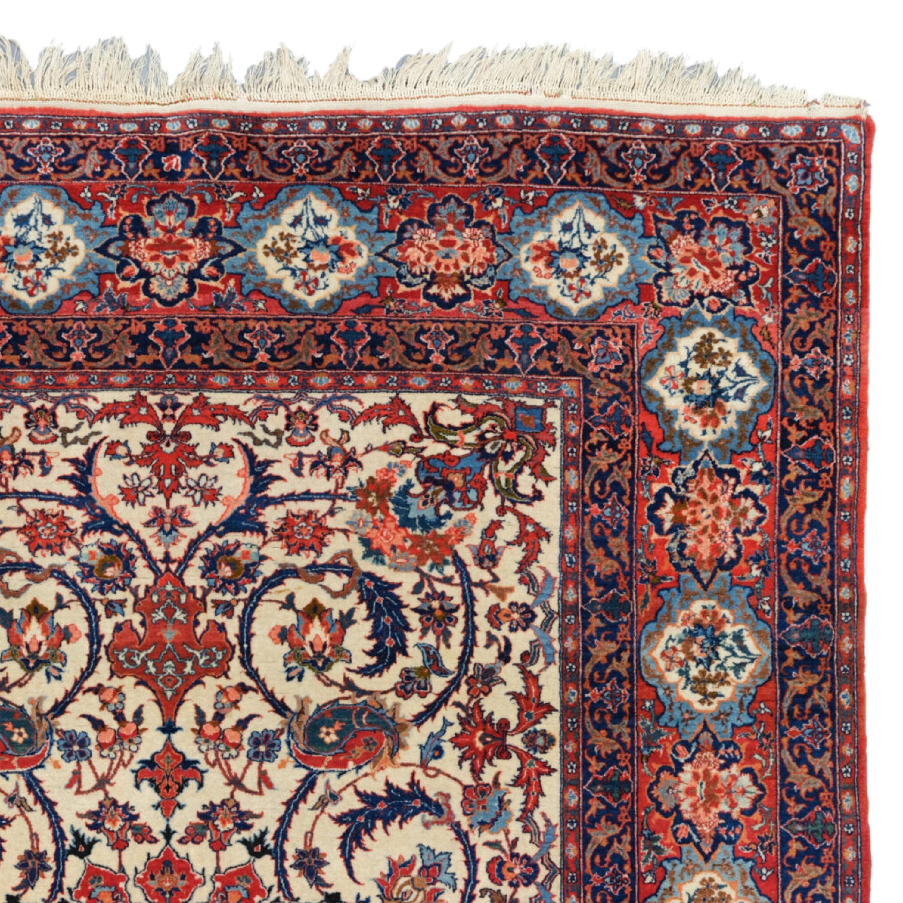 Antique Isfahan Rug - Late of 19th Century Isfahan Rug, Antique Rugs In Good Condition For Sale In Sultanahmet, 34