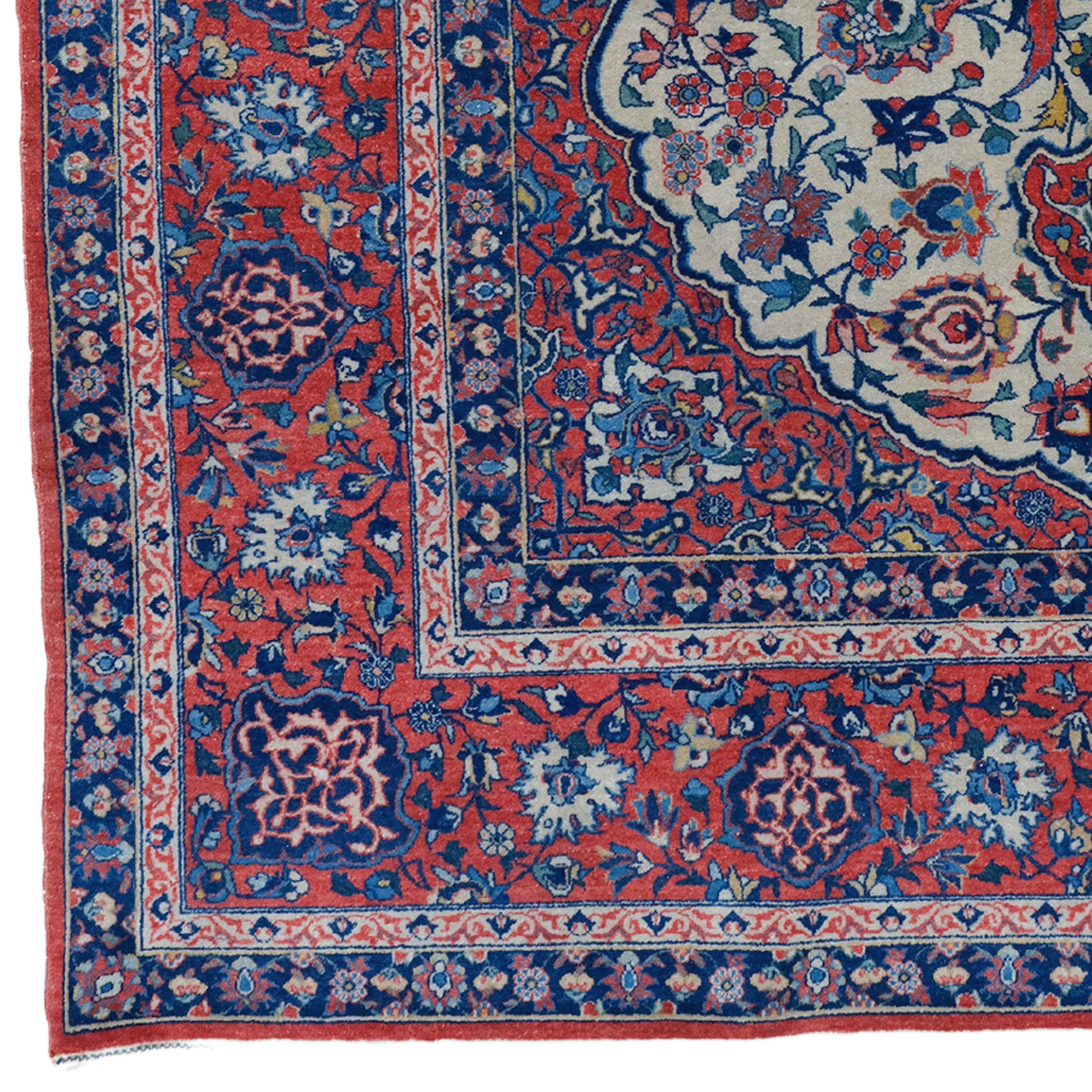 Symbol des Adels: Antiker Isfahan-Teppich aus dem 19.

Wenn Sie Ihrem Zuhause einen historischen Touch verleihen möchten, ist dieser antike Teppich genau das Richtige für Sie. Dieser Teppich hat eine reiche Geschichte und eine komplizierte