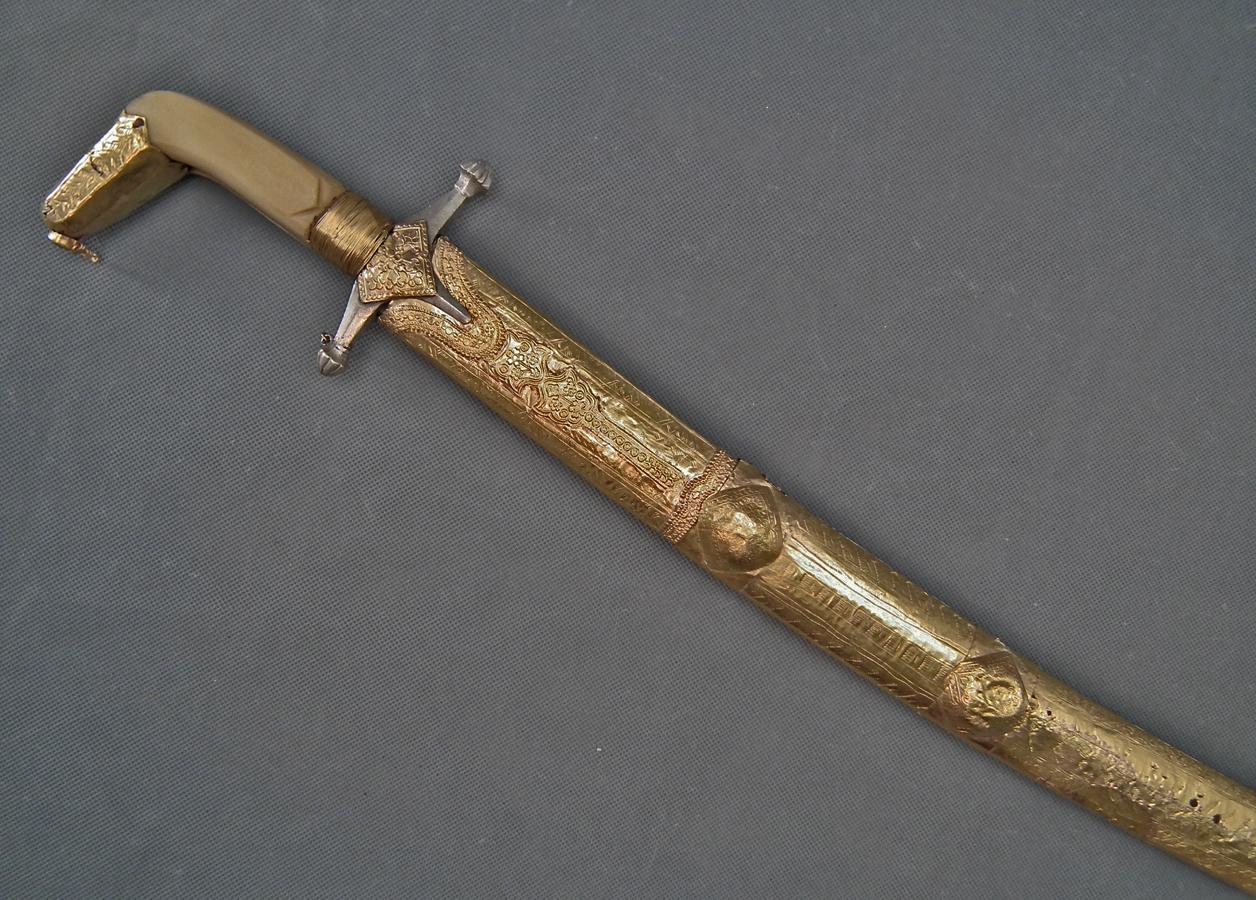Antique Islamic Arab Sword Solid 22k Gold Mounts Damascus Steel Mughal Shamshir In Fair Condition For Sale In Ottawa, ON